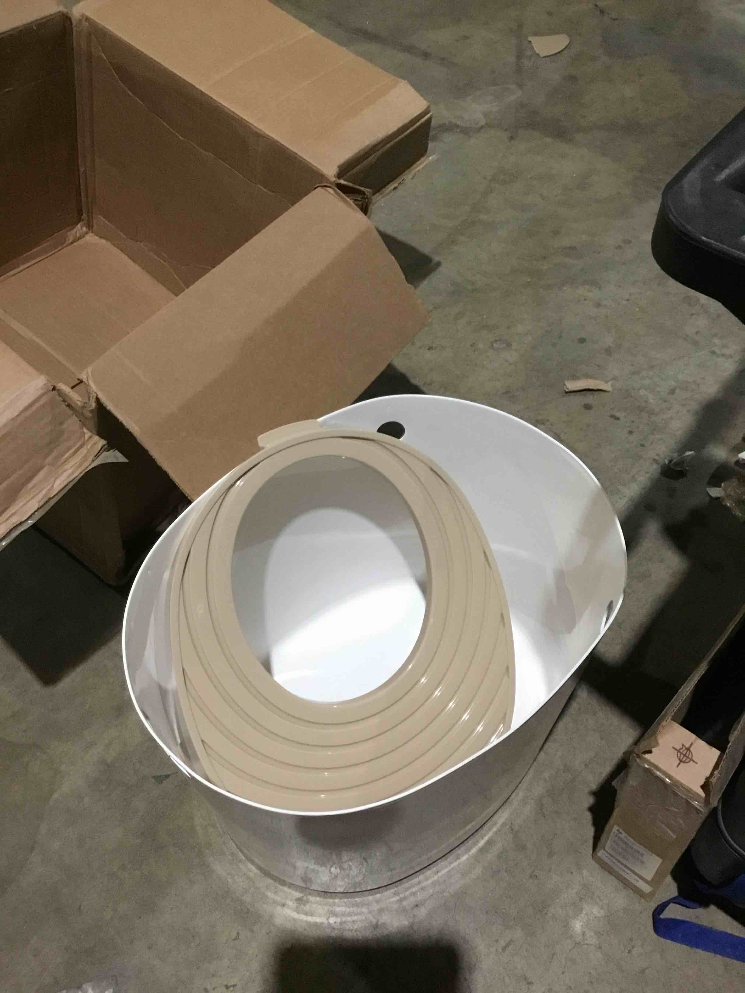 Condition photo showing As Is for iris usa large top entry cat litter box made in usa, covered enclosed design with lid, litter catching grooved top, scatter shield, dog proof, scoop included, odor control, beige/white