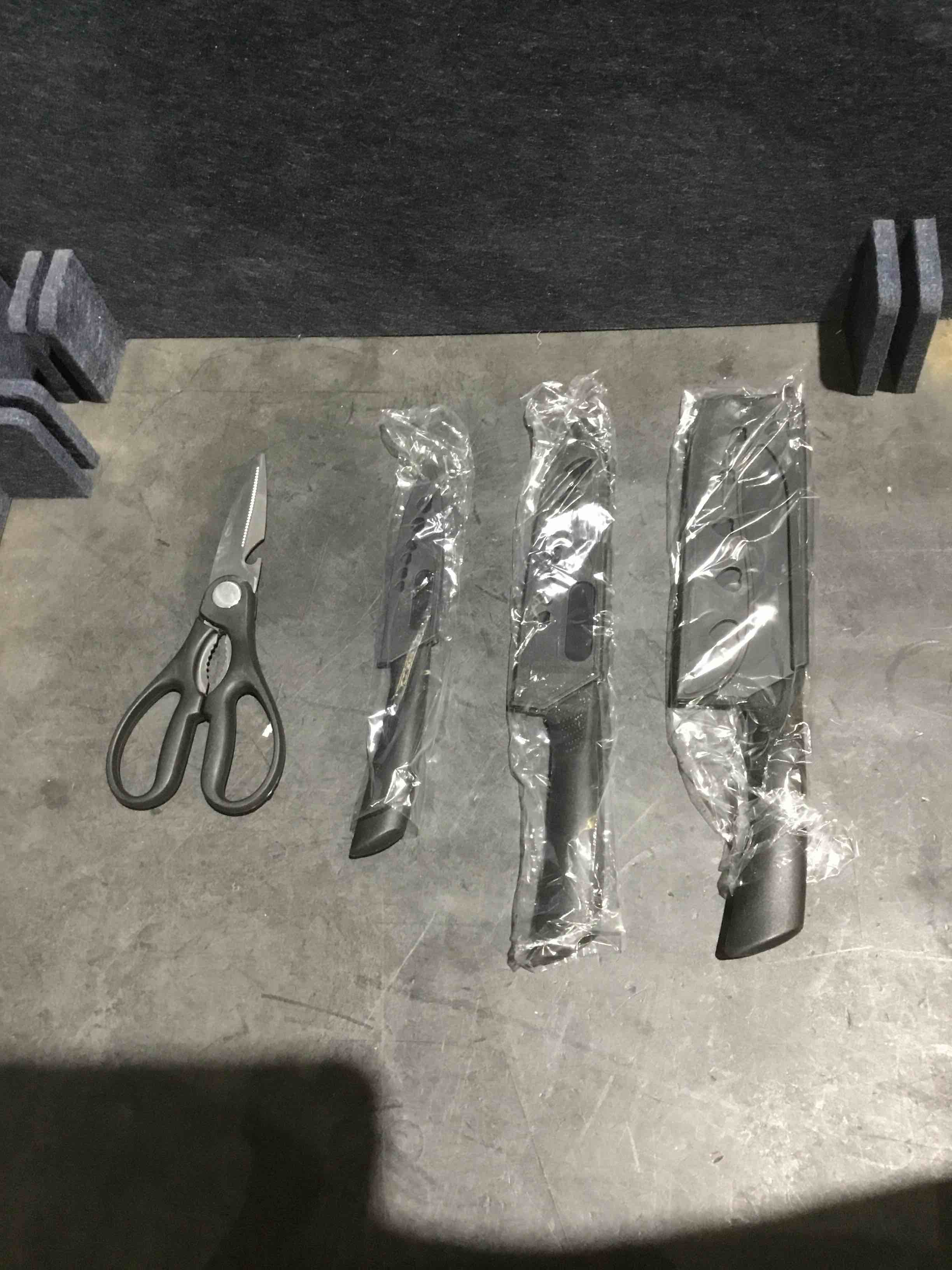 Condition photo showing New/Like New for 4 piece knife set
