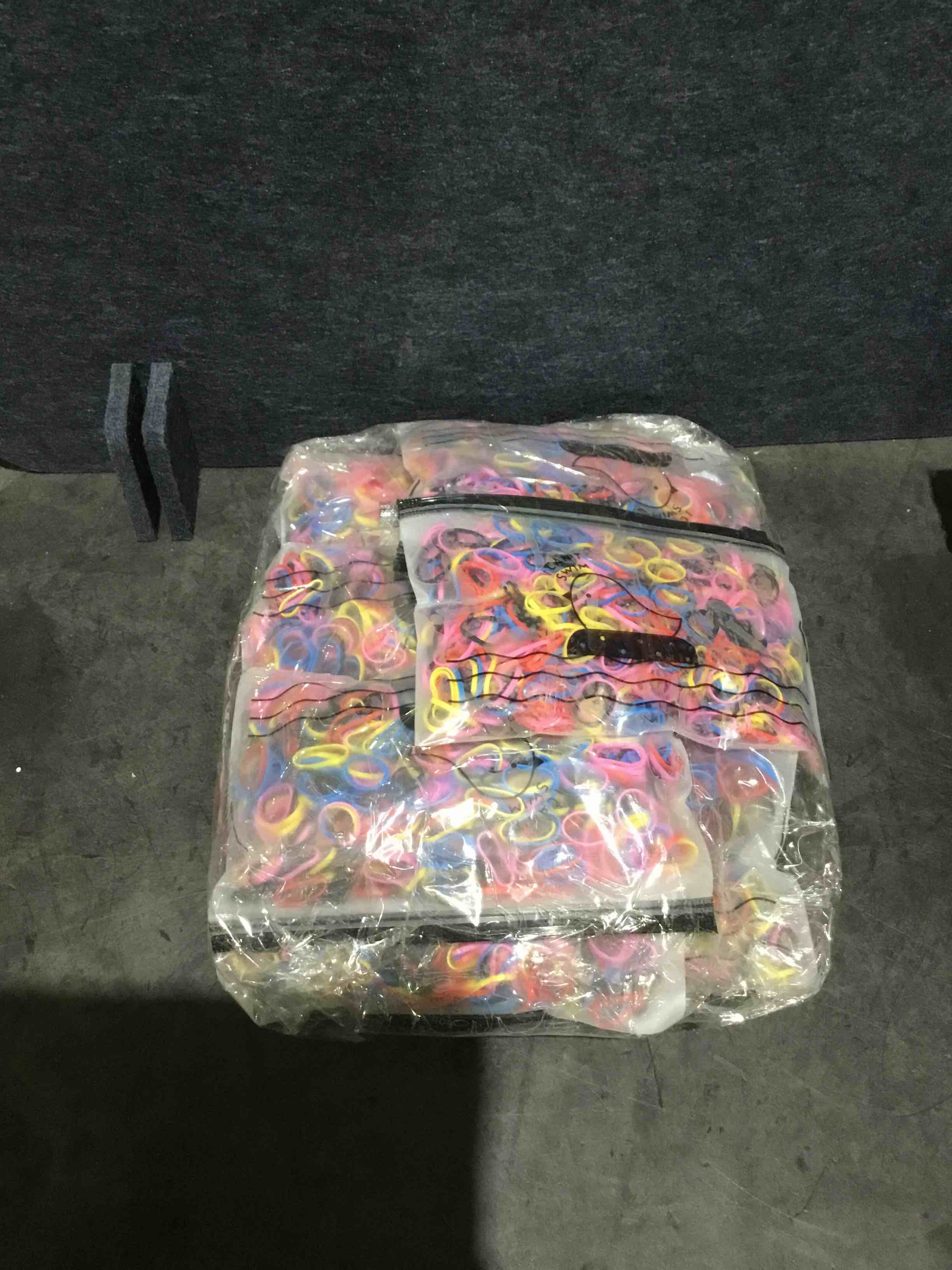 Condition photo showing New/Like New for beauty town 1000 pcs rubber bands hair band soft elastic hair accessories braids mini hair ties stretchy hair ties no damage rubber bands for hair (10 packs) (assorted)