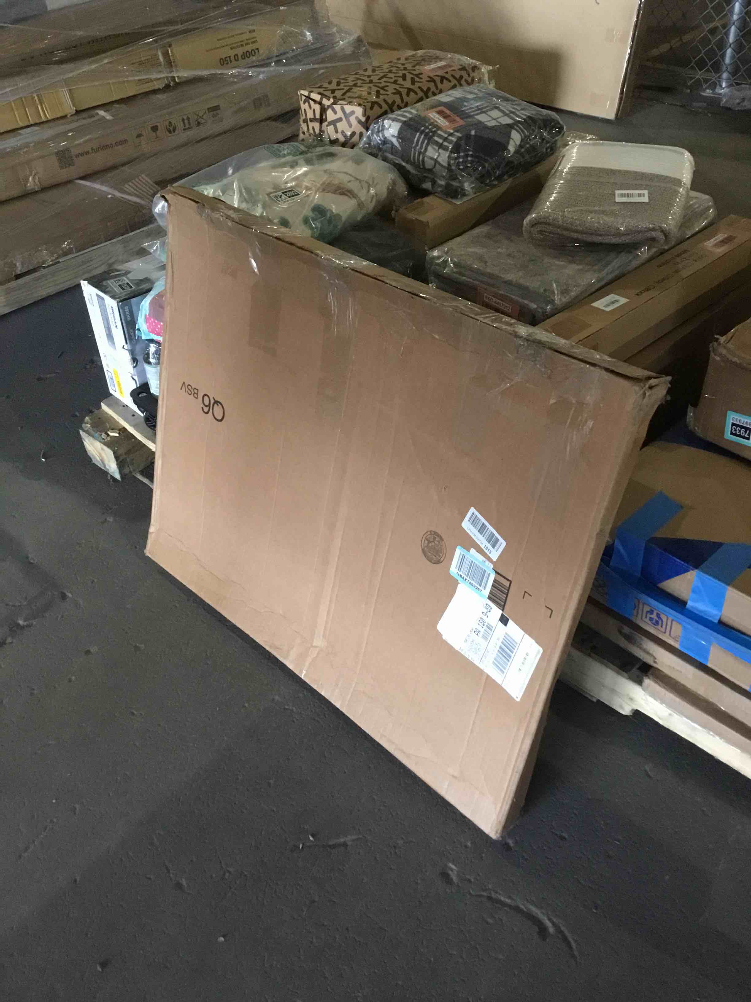 https://s3.amazonaws.com/lotting-images-prod/bidfta/RED4467932_1778518808639.jpeg