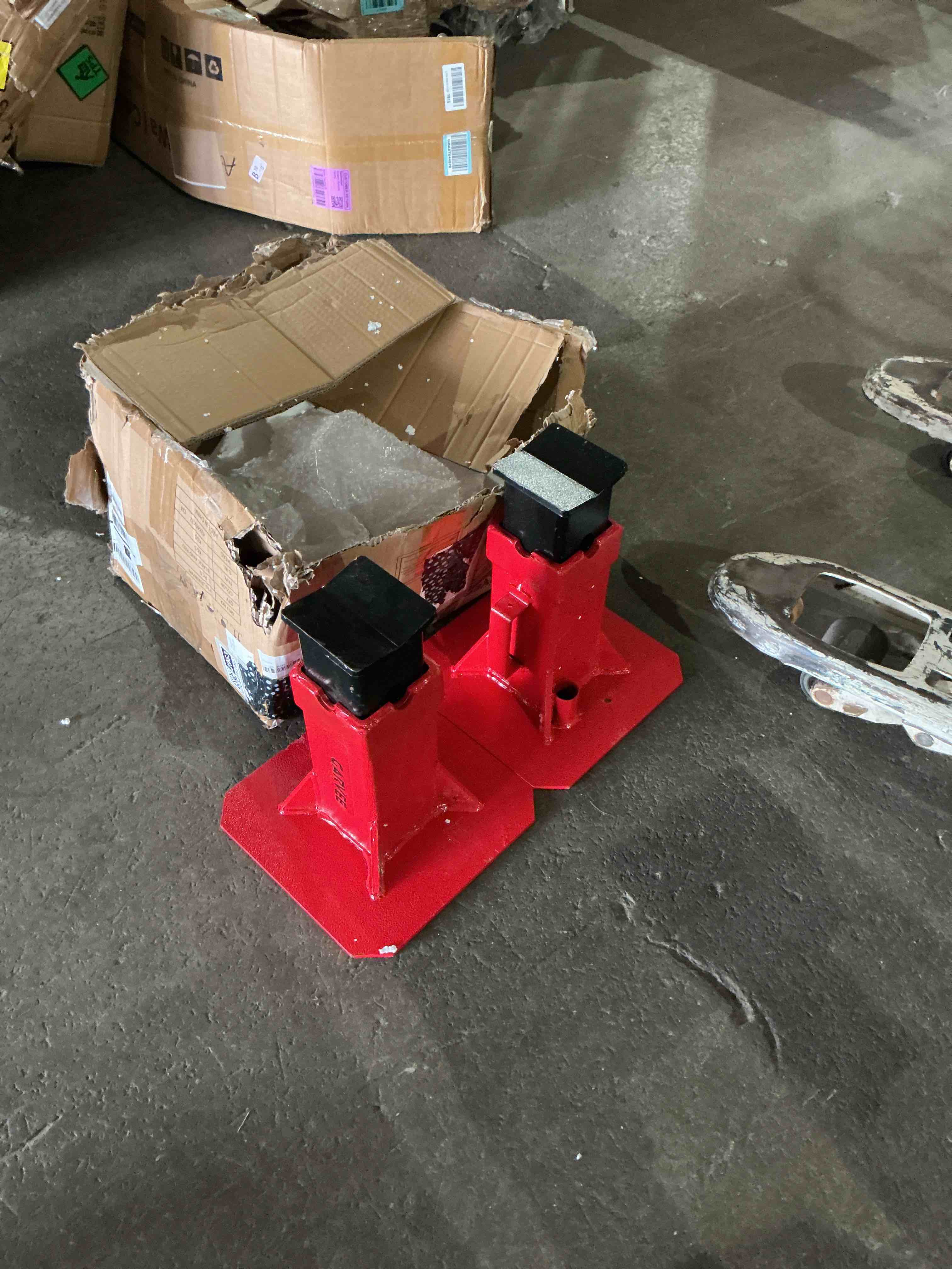 Condition photo showing Good Condition for (missing the pin) garvee heavy-duty 22 ton jack stands, 2 pack pin type supports with quick-lock for trucks, rvs & trailers, 13-19.68 inch adjustable height, professional automotive garage equipment, red 22t red