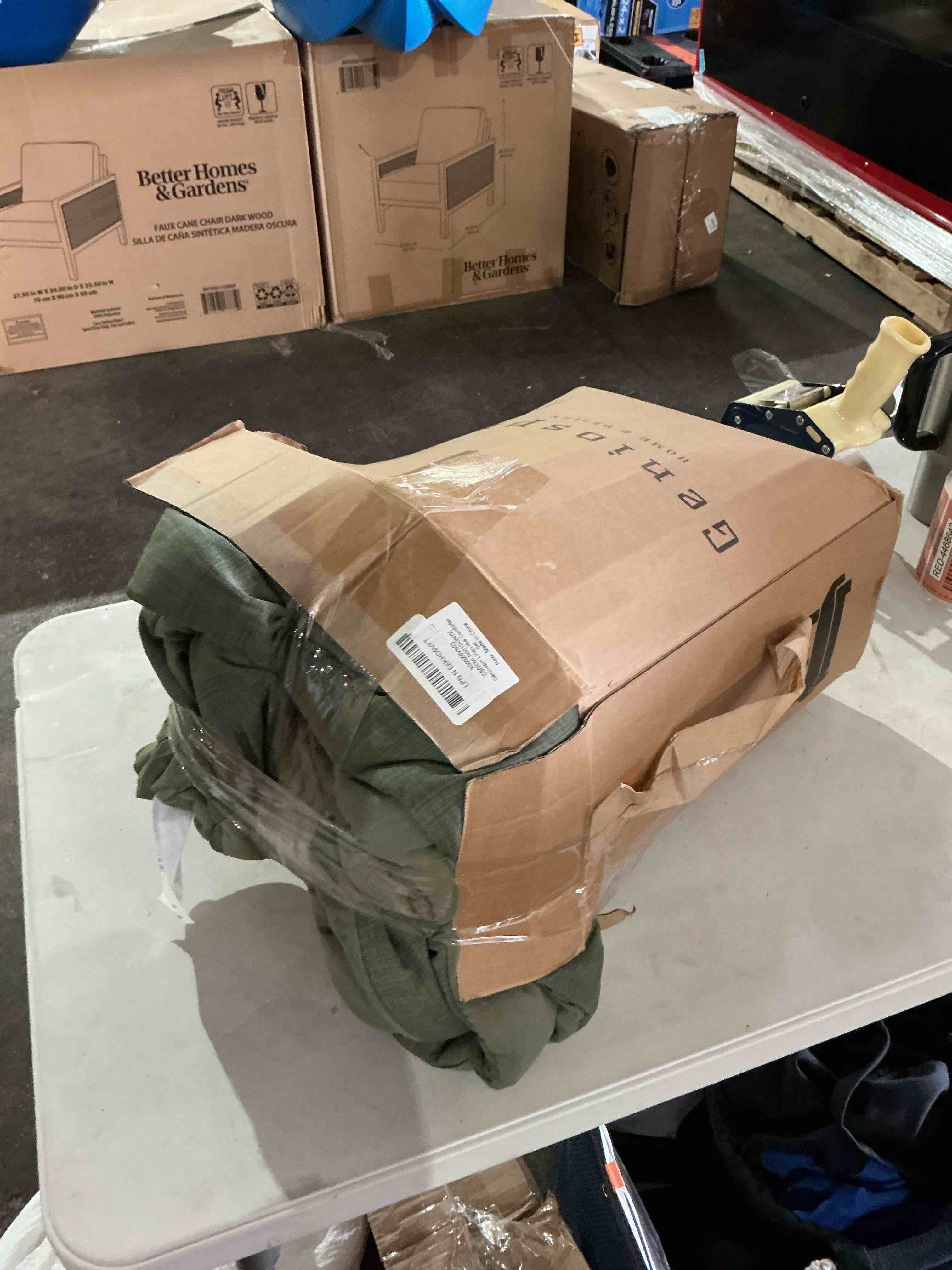 Condition photo showing Good Condition for geniospin king size comforter set- 7 piece dark green textured king bedding set, soft solid bed in a bag for all season, king comforter set with sheets(dark green,102''x90'') dark green king