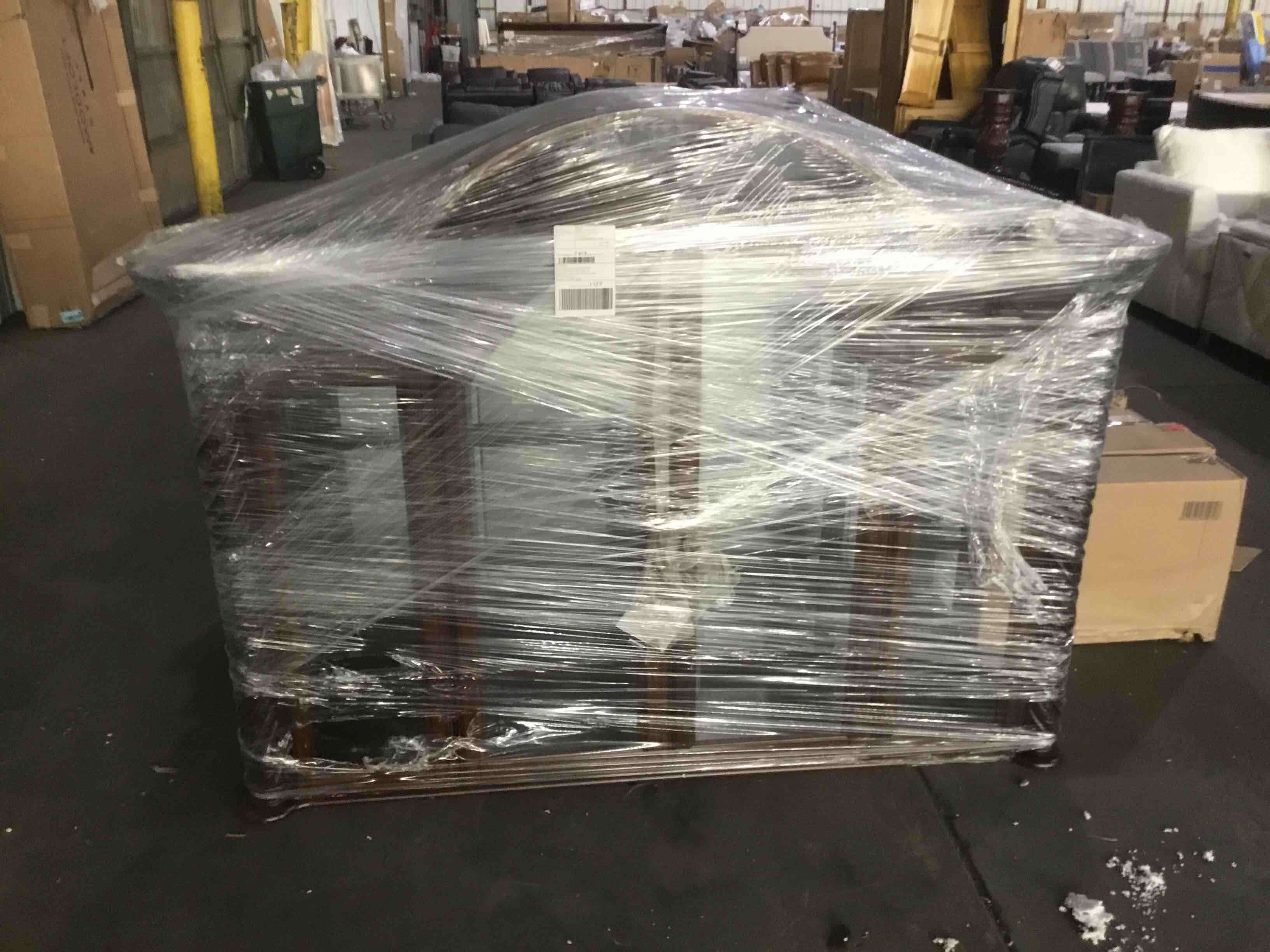 https://s3.amazonaws.com/lotting-images-prod/bidfta/RED4514720_1683062610097.jpeg