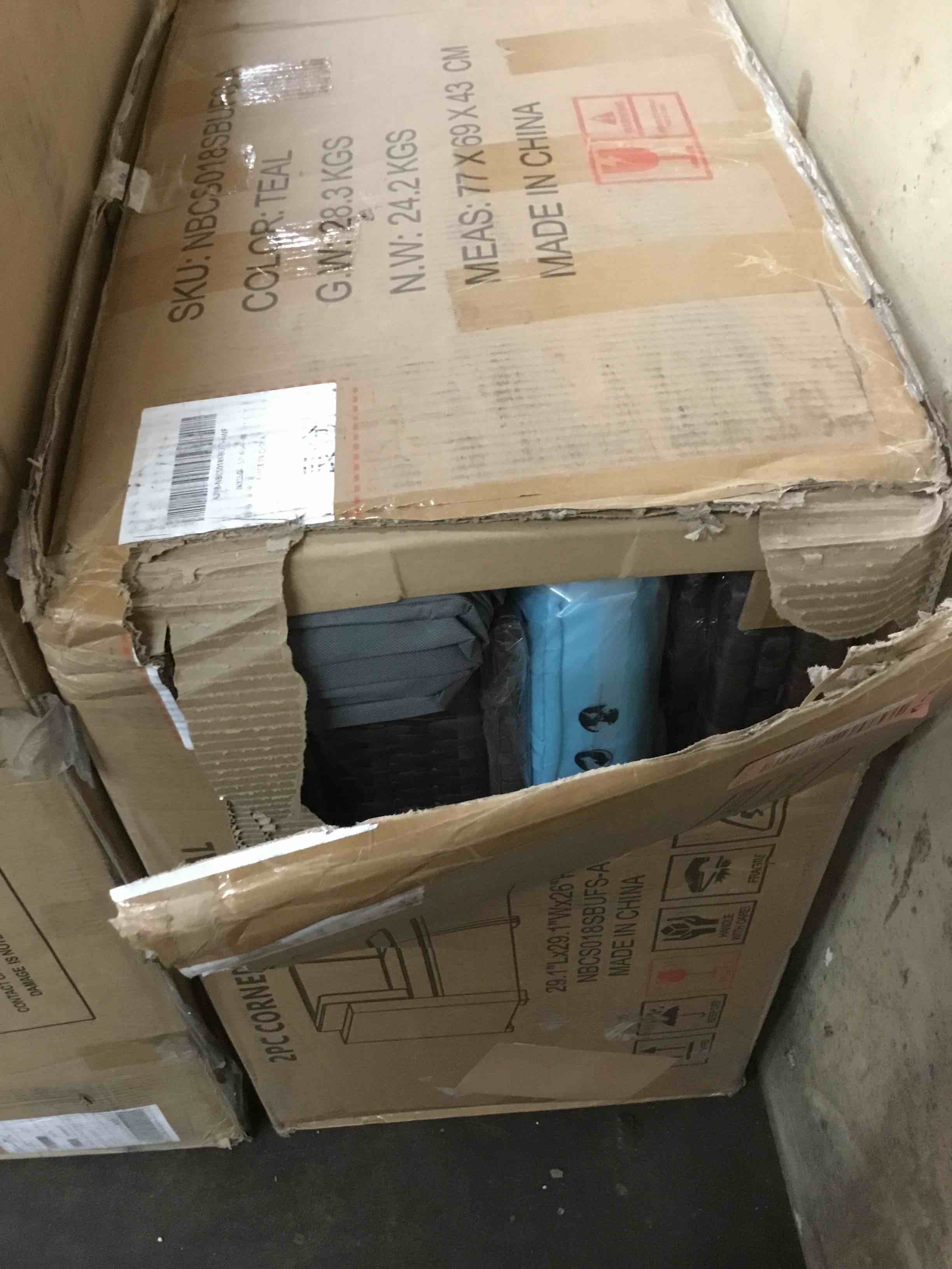 https://s3.amazonaws.com/lotting-images-prod/bidfta/RED4558006_1686668823272.jpeg