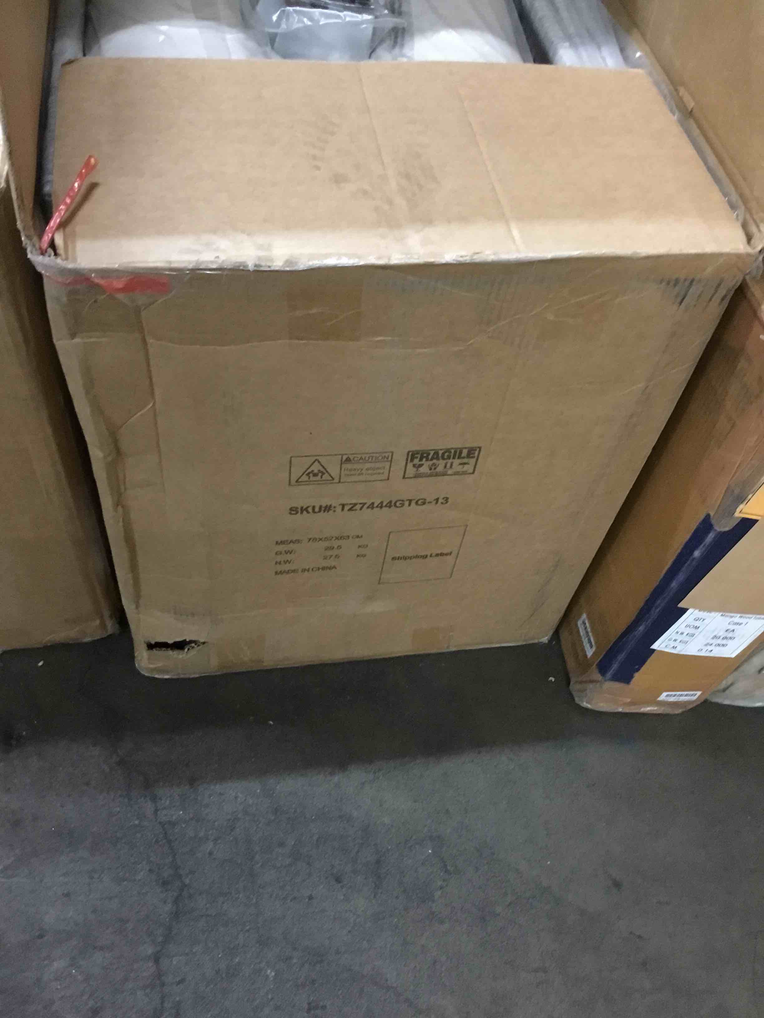 https://s3.amazonaws.com/lotting-images-prod/bidfta/RED4558013_1686670989226.jpeg