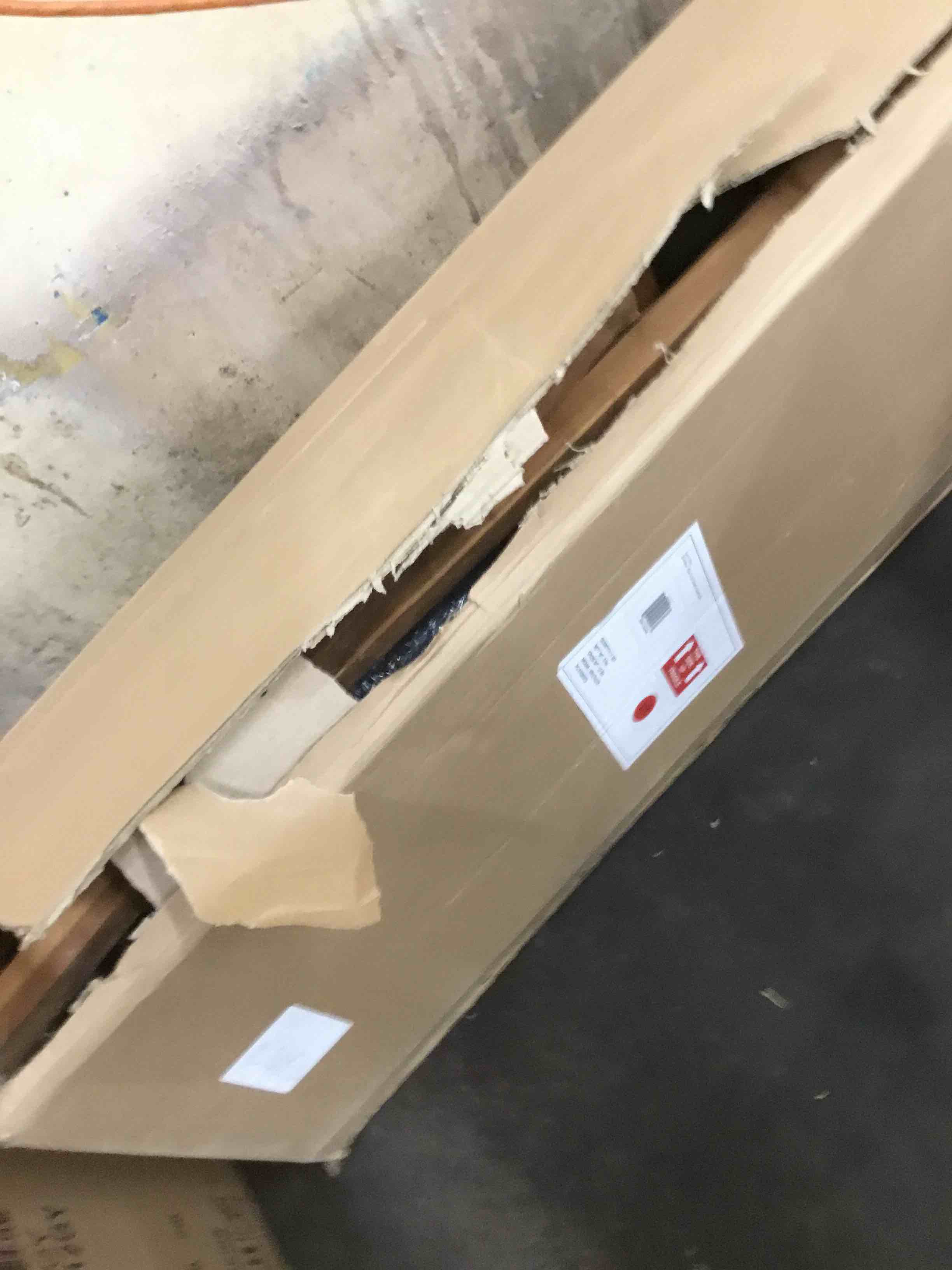 https://s3.amazonaws.com/lotting-images-prod/bidfta/RED4558470_1687549246026.jpeg