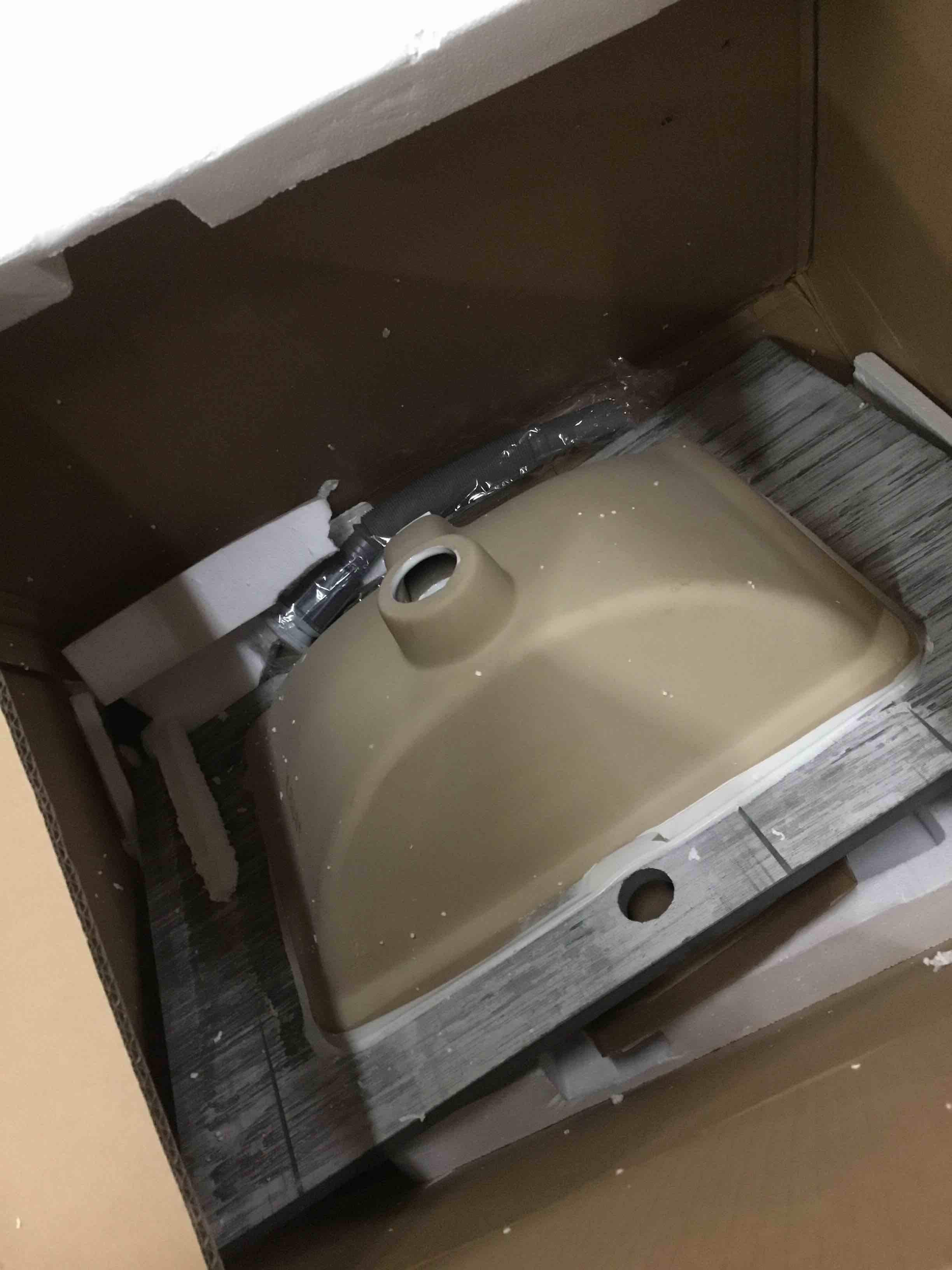 https://s3.amazonaws.com/lotting-images-prod/bidfta/RED4558482_1687782983306.jpeg