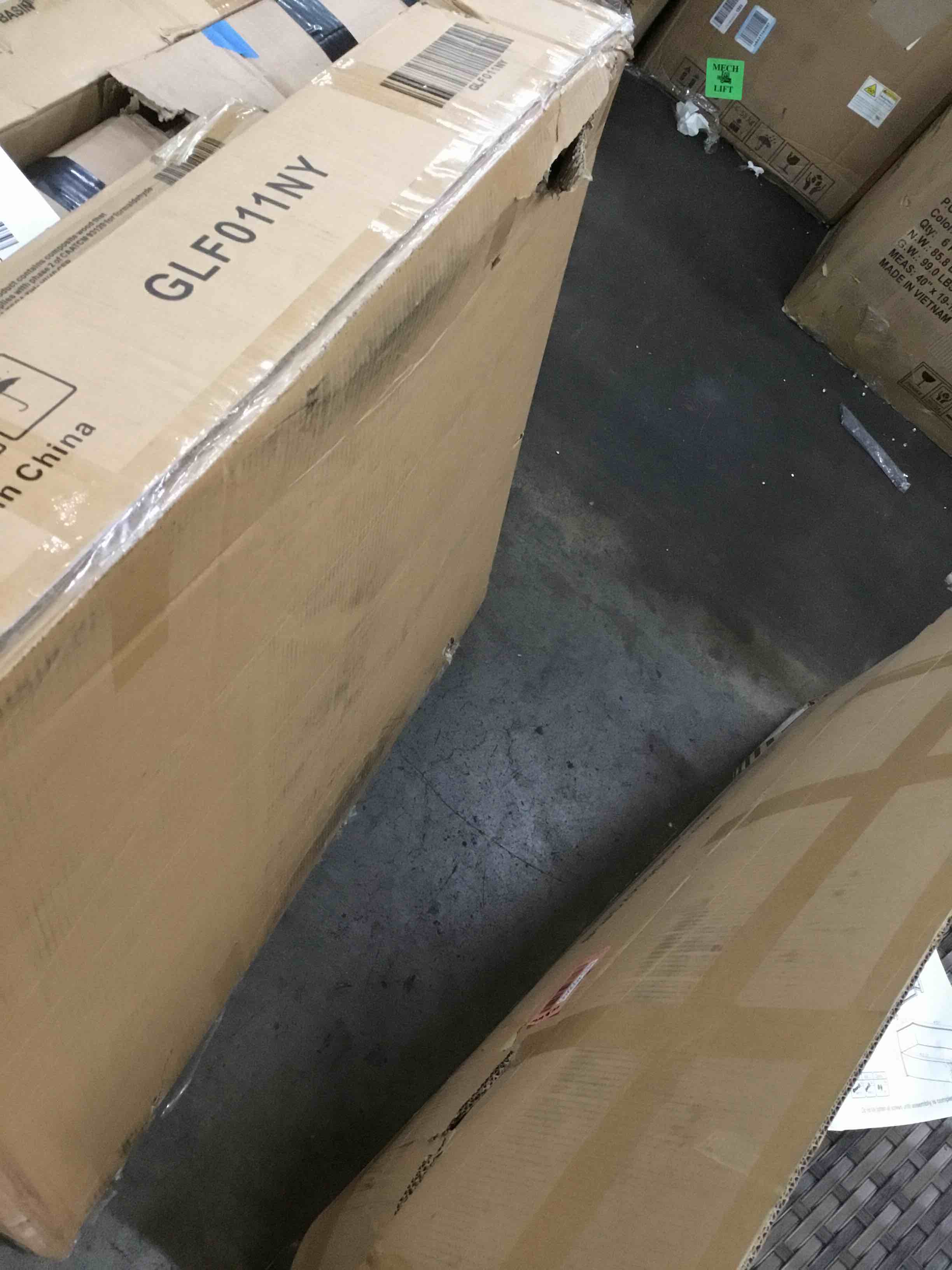 https://s3.amazonaws.com/lotting-images-prod/bidfta/RED4558491_1687786515460.jpeg