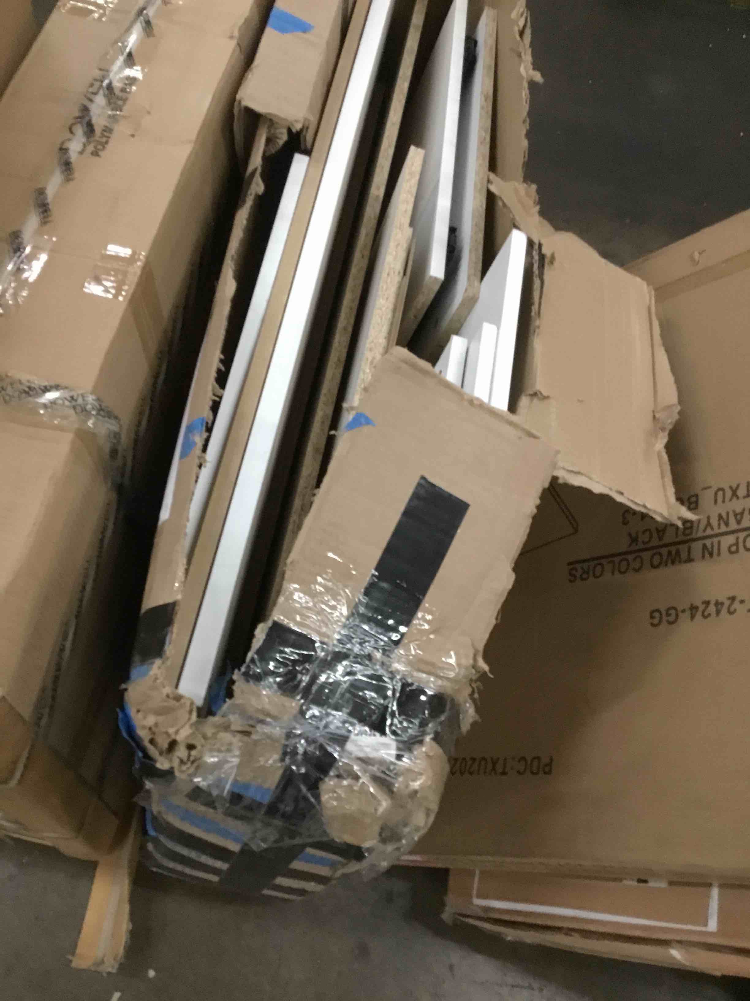 https://s3.amazonaws.com/lotting-images-prod/bidfta/RED4558493_1687787035318.jpeg