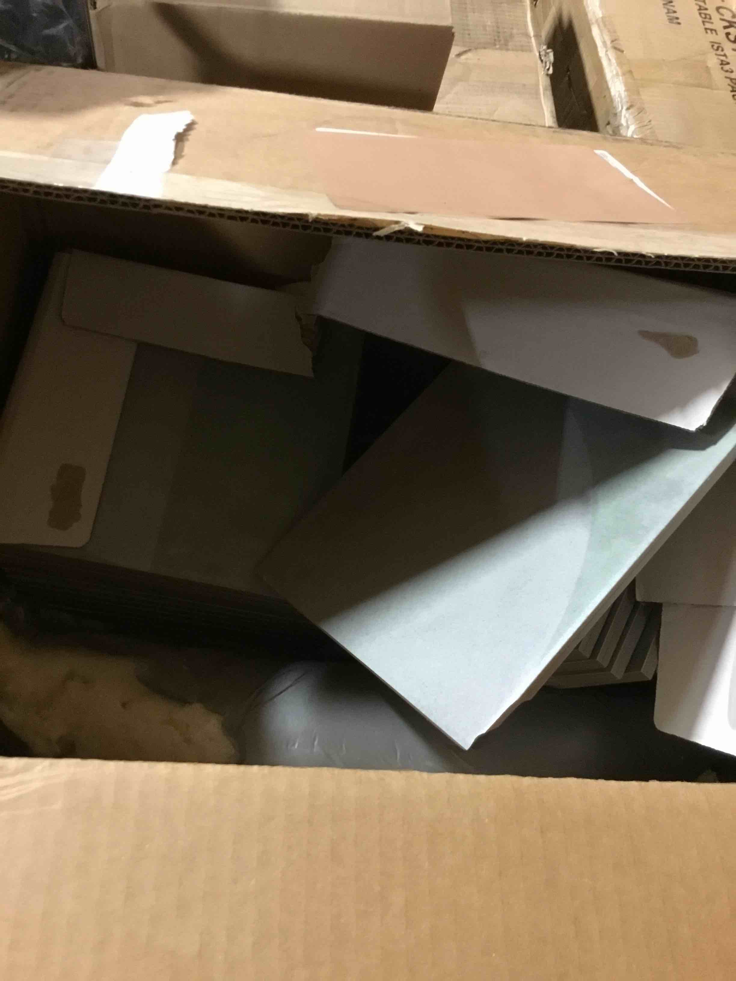 https://s3.amazonaws.com/lotting-images-prod/bidfta/RED4558806_1688993673555.jpeg