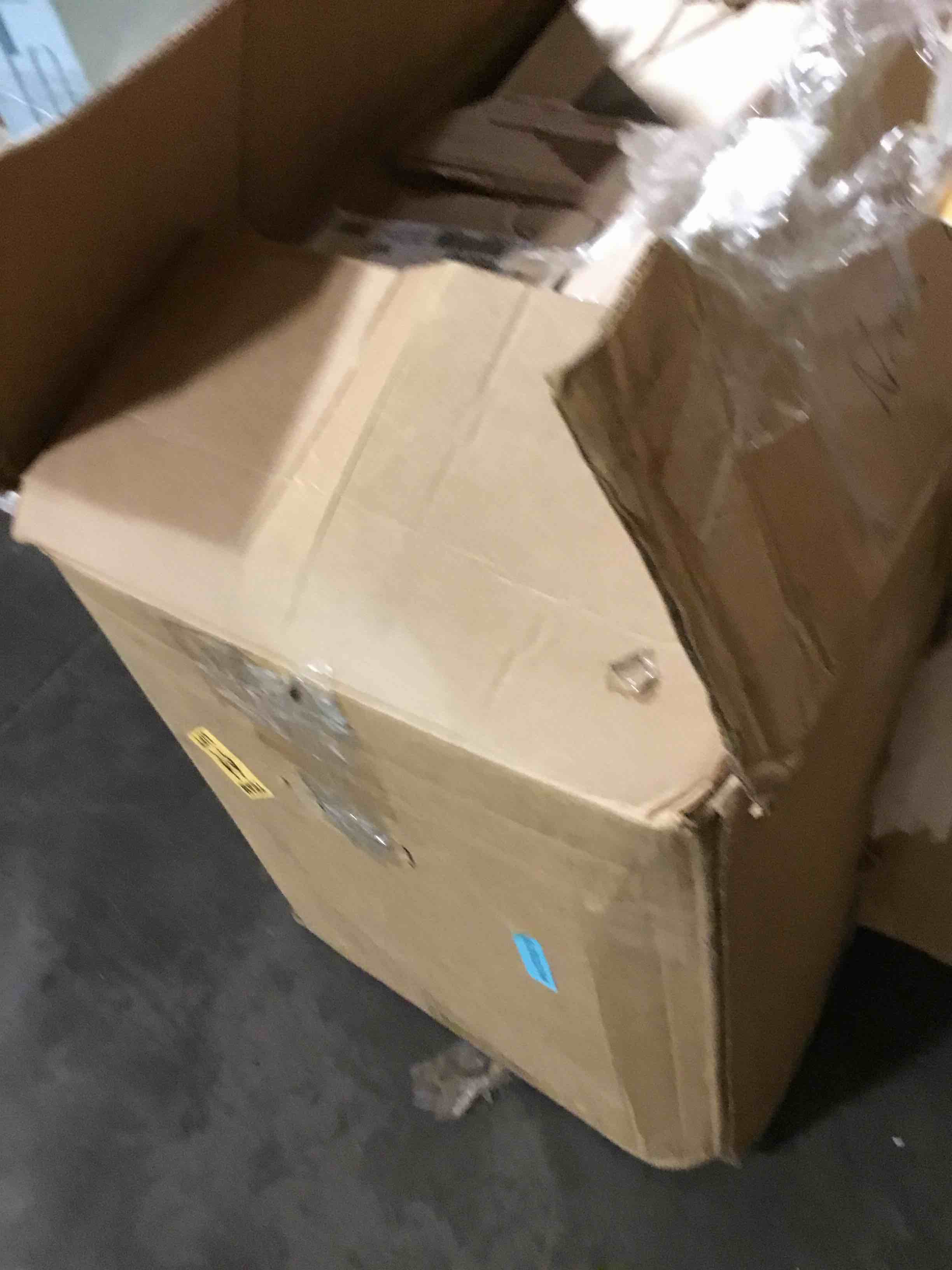 https://s3.amazonaws.com/lotting-images-prod/bidfta/RED4558819_1688994836507.jpeg