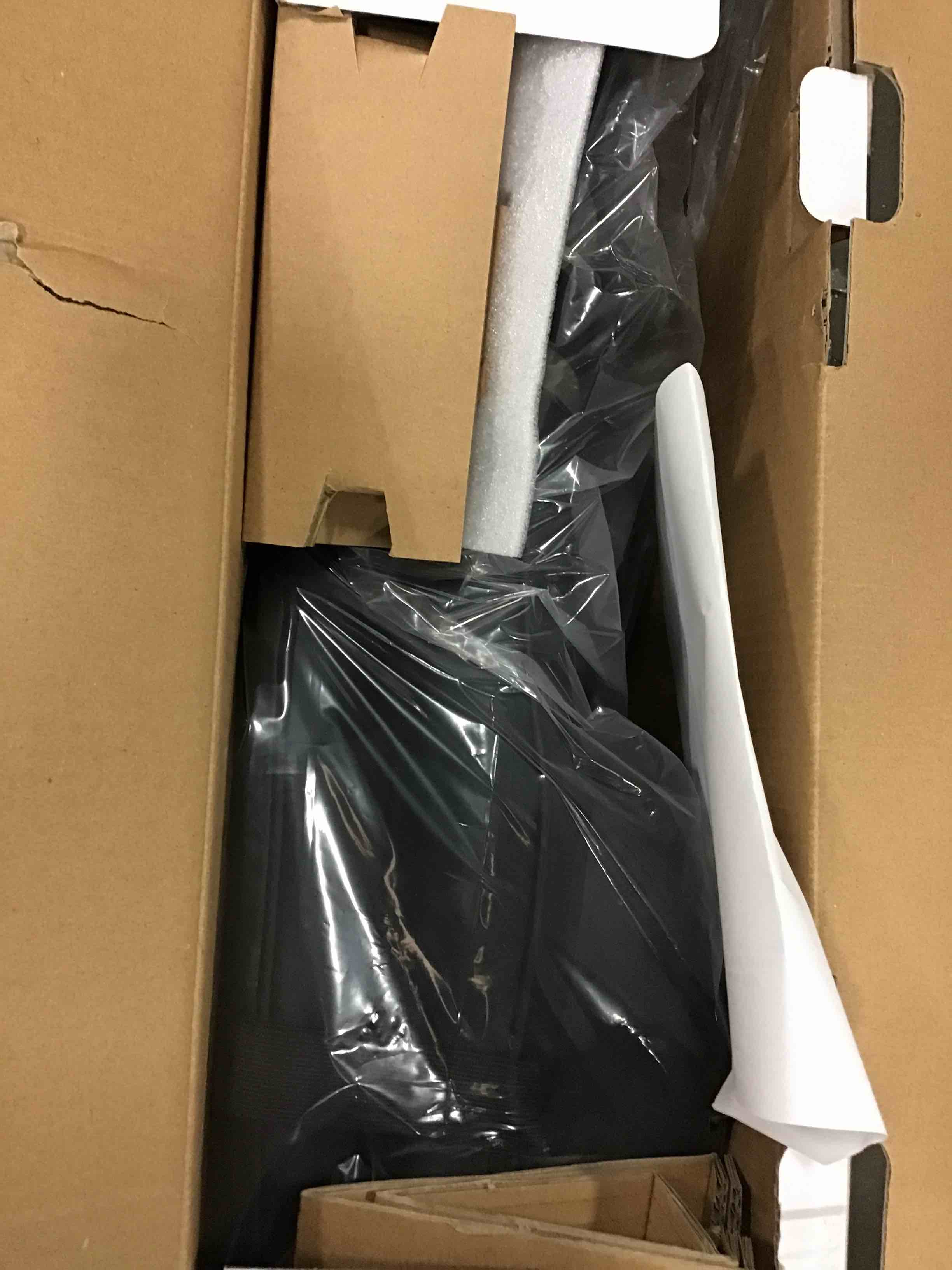 https://s3.amazonaws.com/lotting-images-prod/bidfta/RED4560112_1687526016335.jpeg