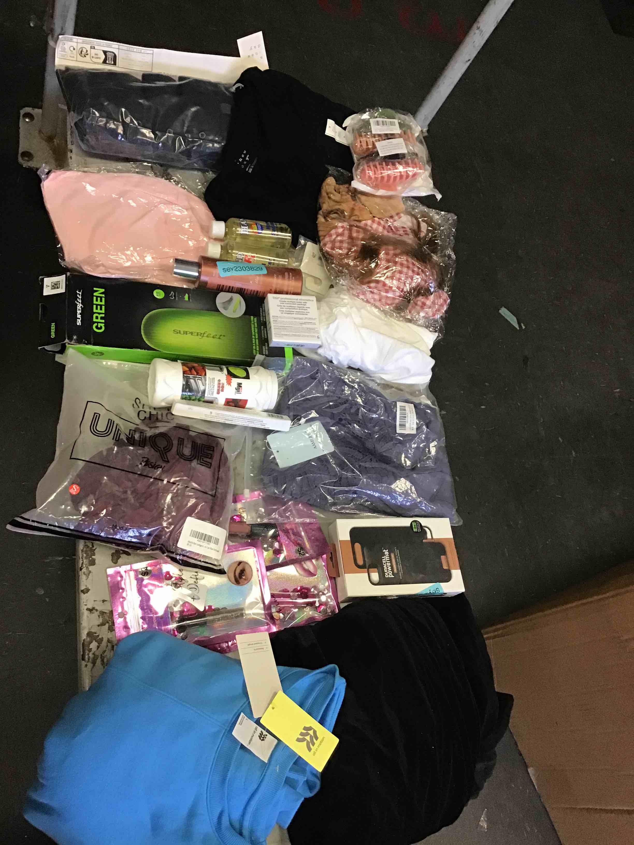 ASSORTED MISCELLANEOUS ITEMS (20 pieces)