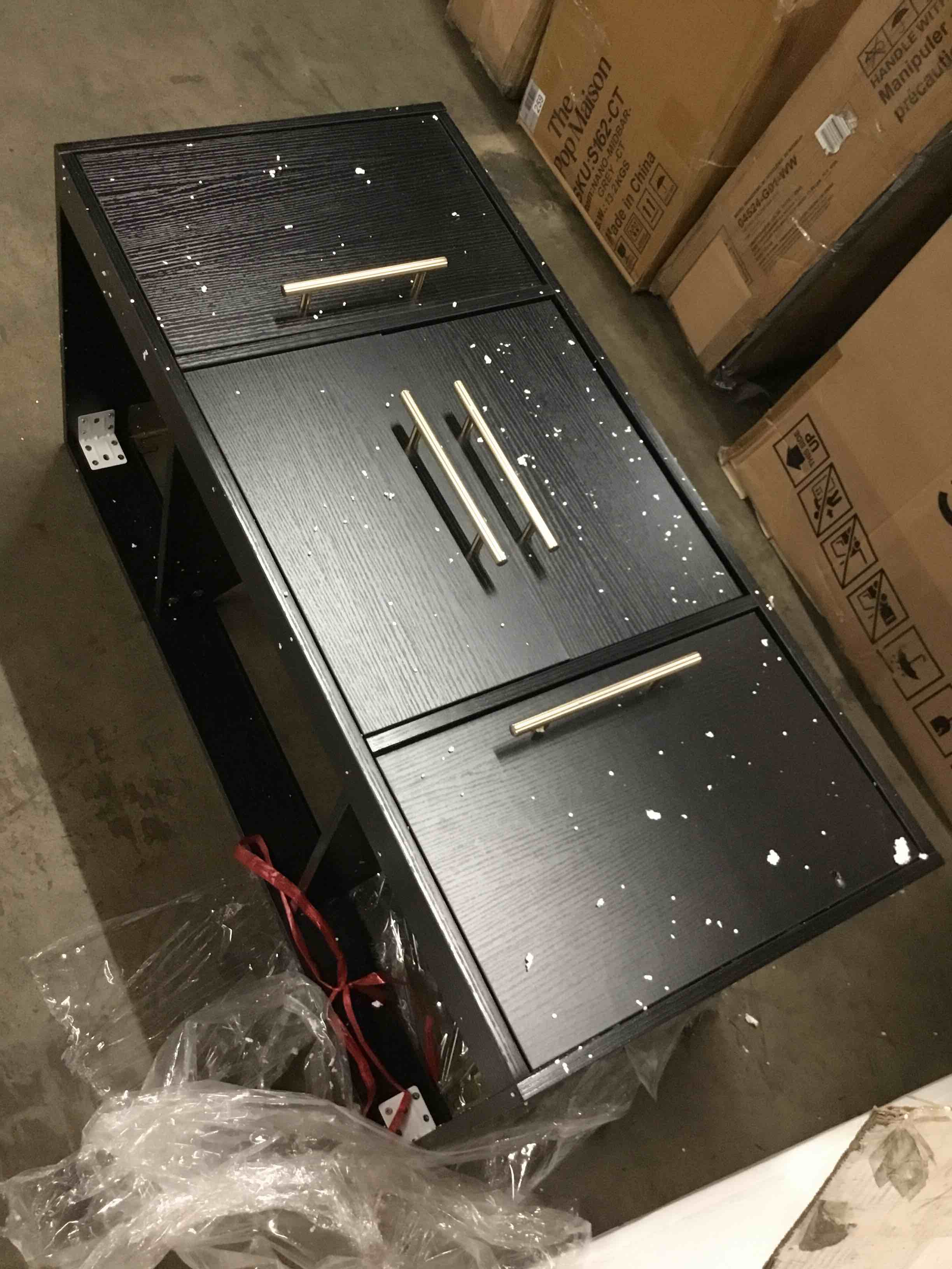 https://s3.amazonaws.com/lotting-images-prod/bidfta/RED4564574_1690911219664.jpeg