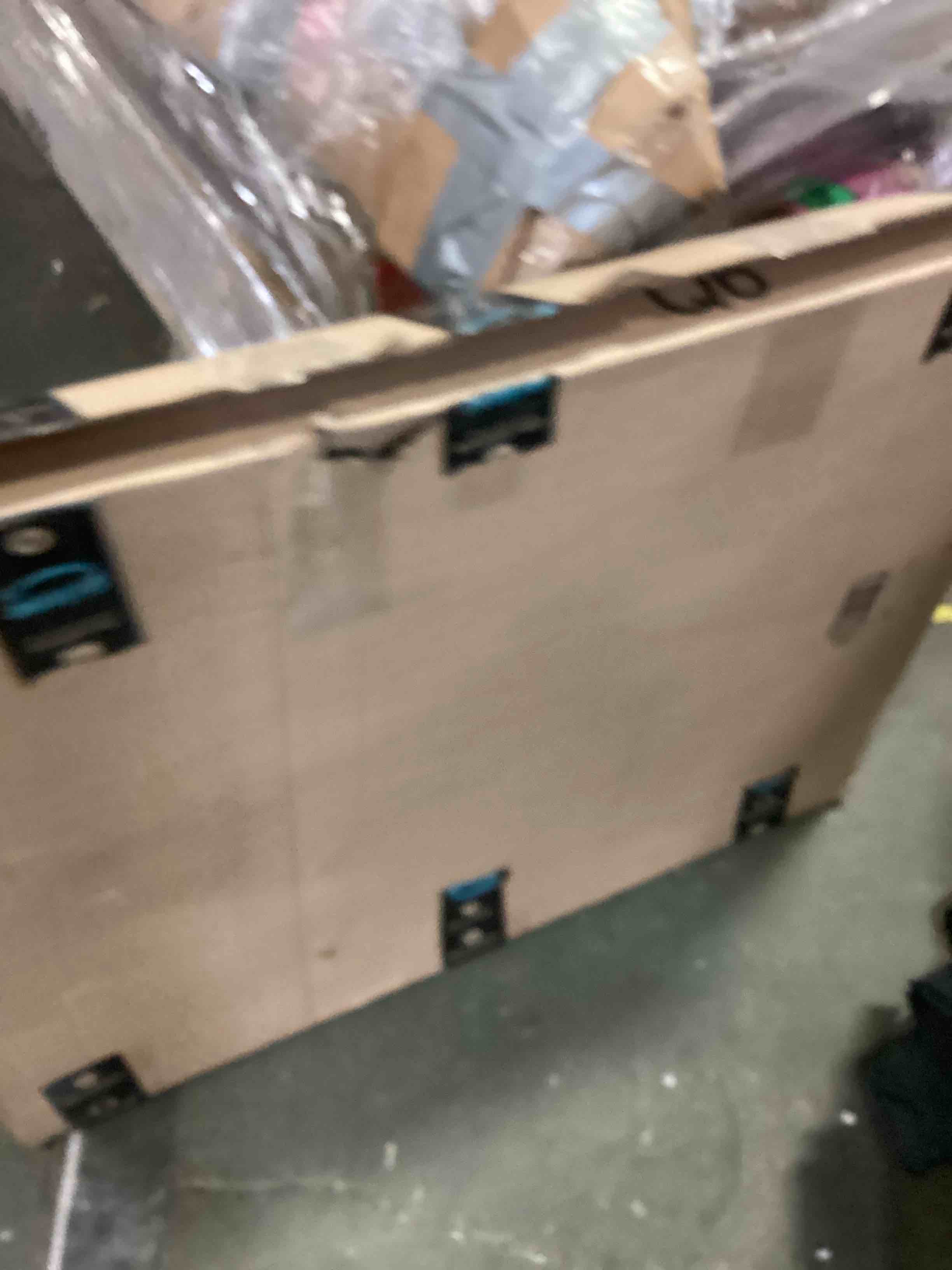 https://s3.amazonaws.com/lotting-images-prod/bidfta/RED4586083_1677766402290.jpeg