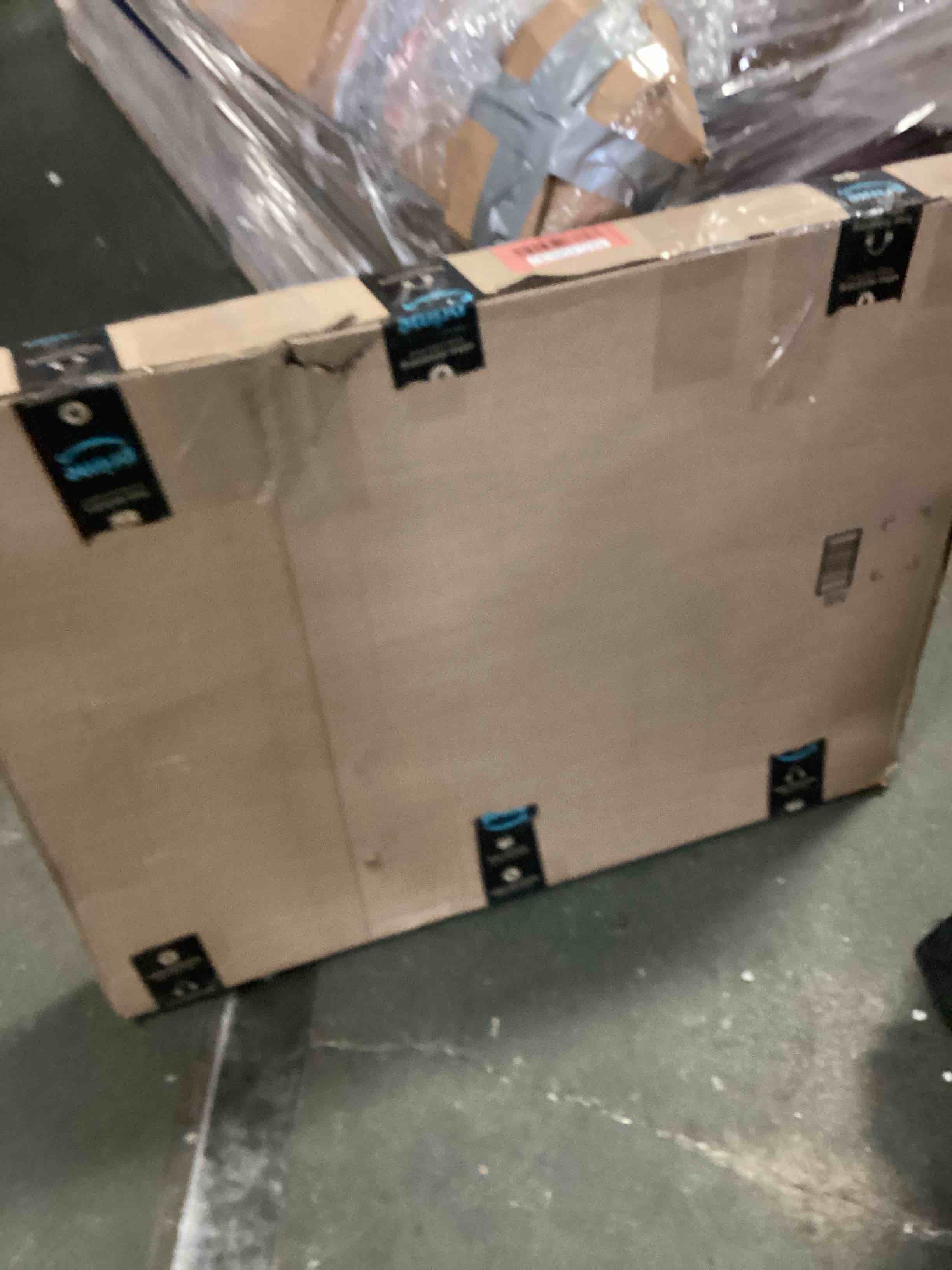 https://s3.amazonaws.com/lotting-images-prod/bidfta/RED4586083_1677766425540.jpeg