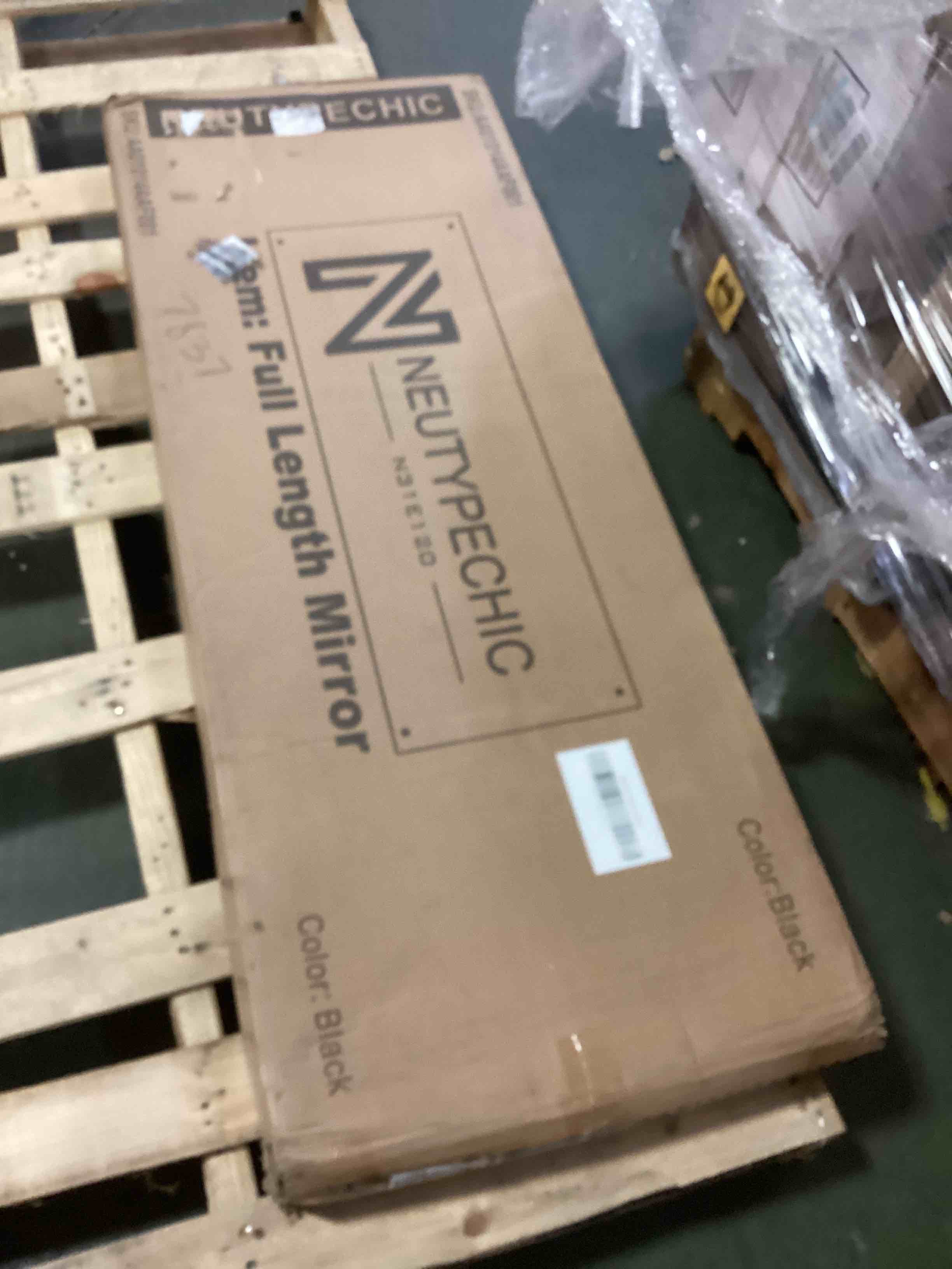 https://s3.amazonaws.com/lotting-images-prod/bidfta/RED4587308_1678296255853.jpeg
