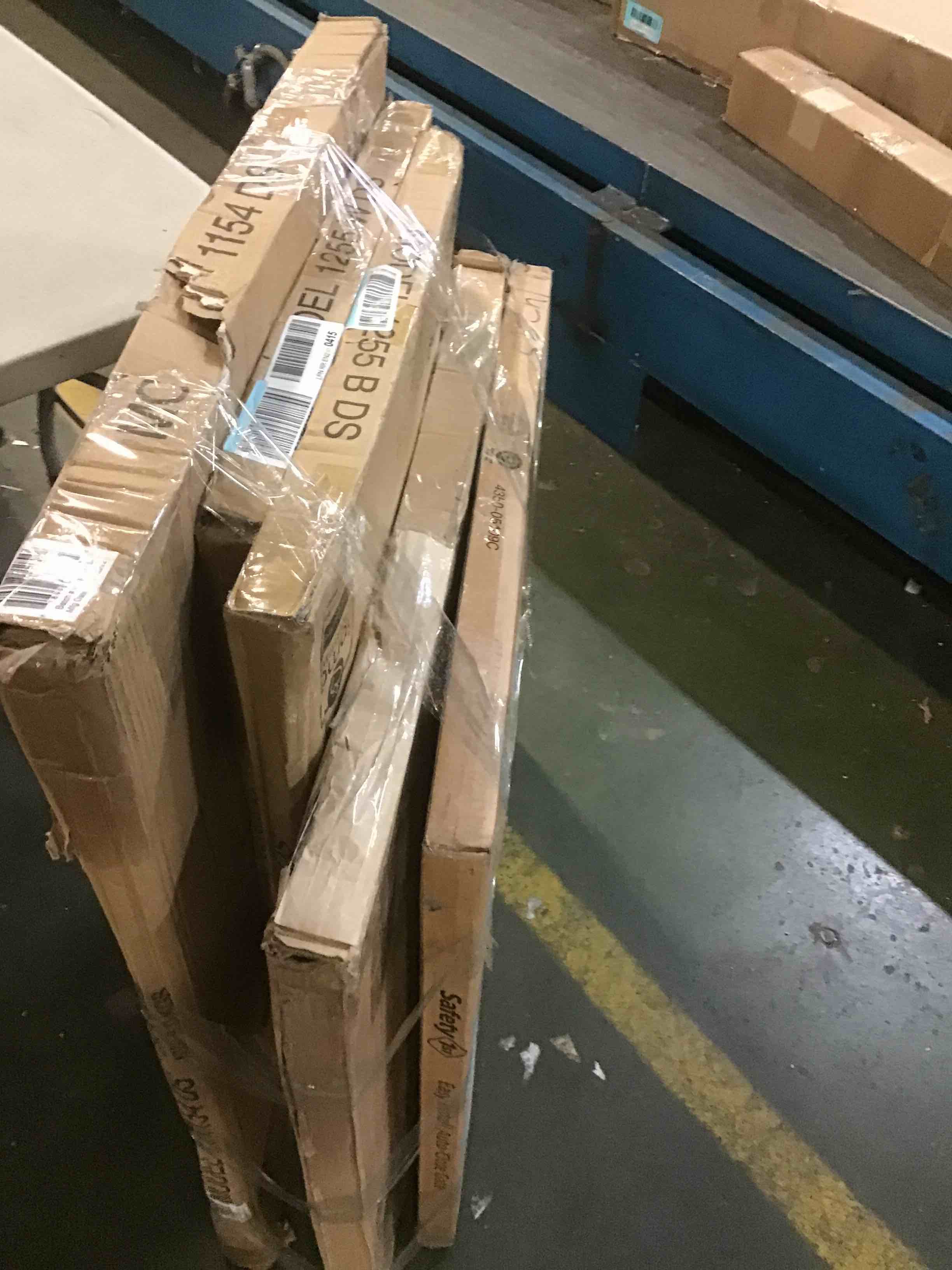 Assorted safety of pet gate and baby’s