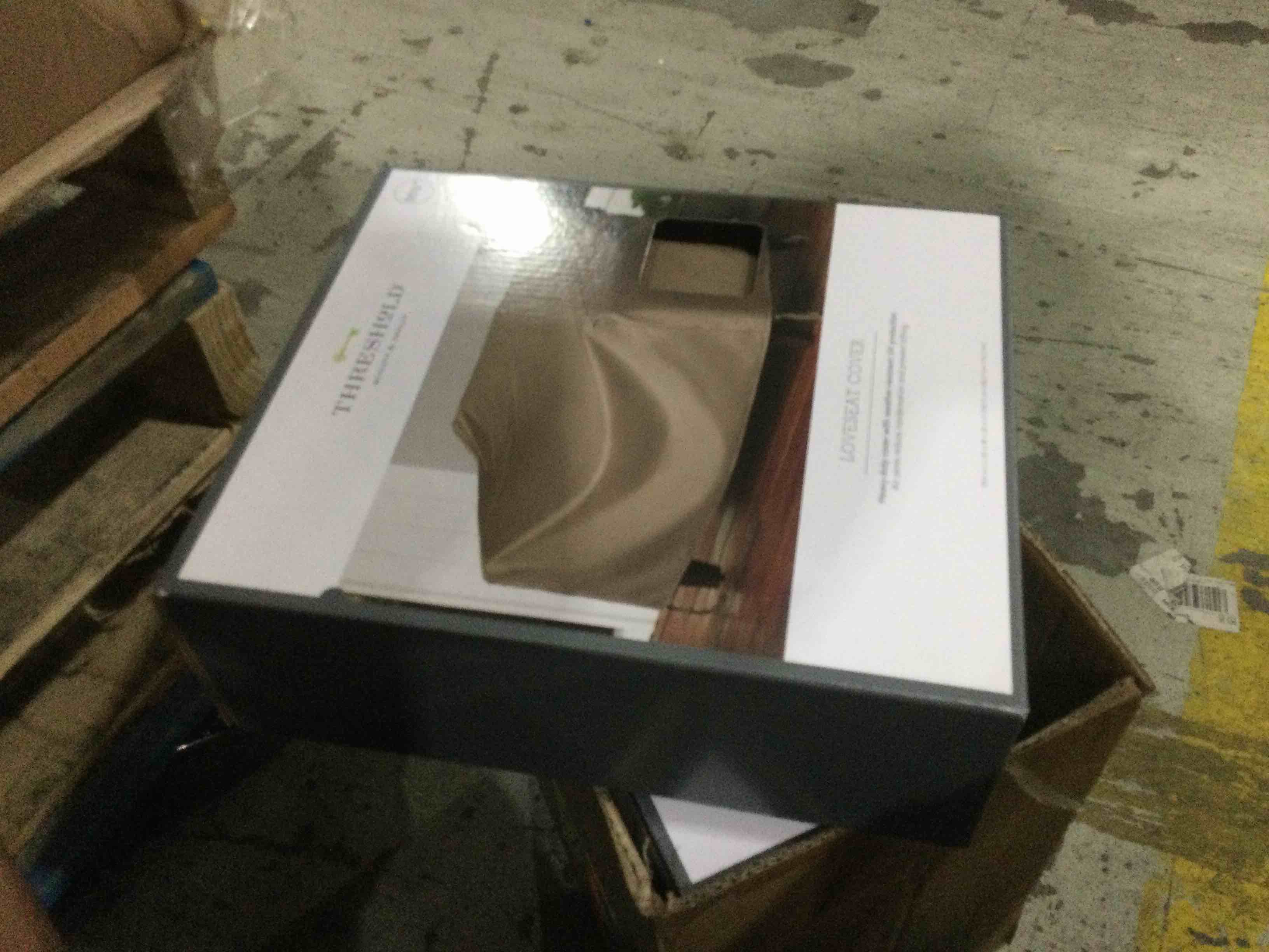 https://s3.amazonaws.com/lotting-images-prod/bidfta/RED4593449_1689698572818.jpeg