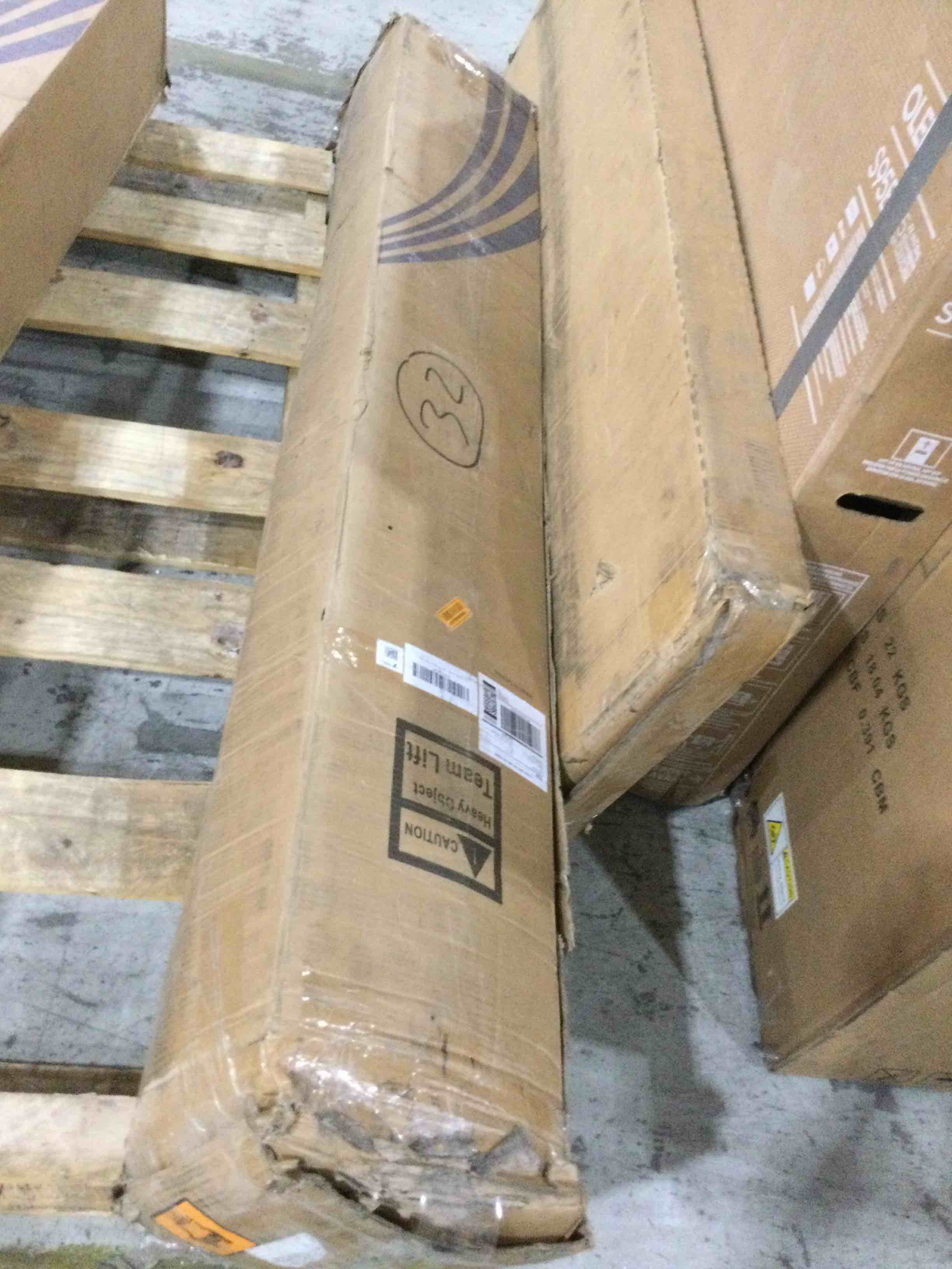 https://s3.amazonaws.com/lotting-images-prod/bidfta/RED4594170_1694014046533.jpeg