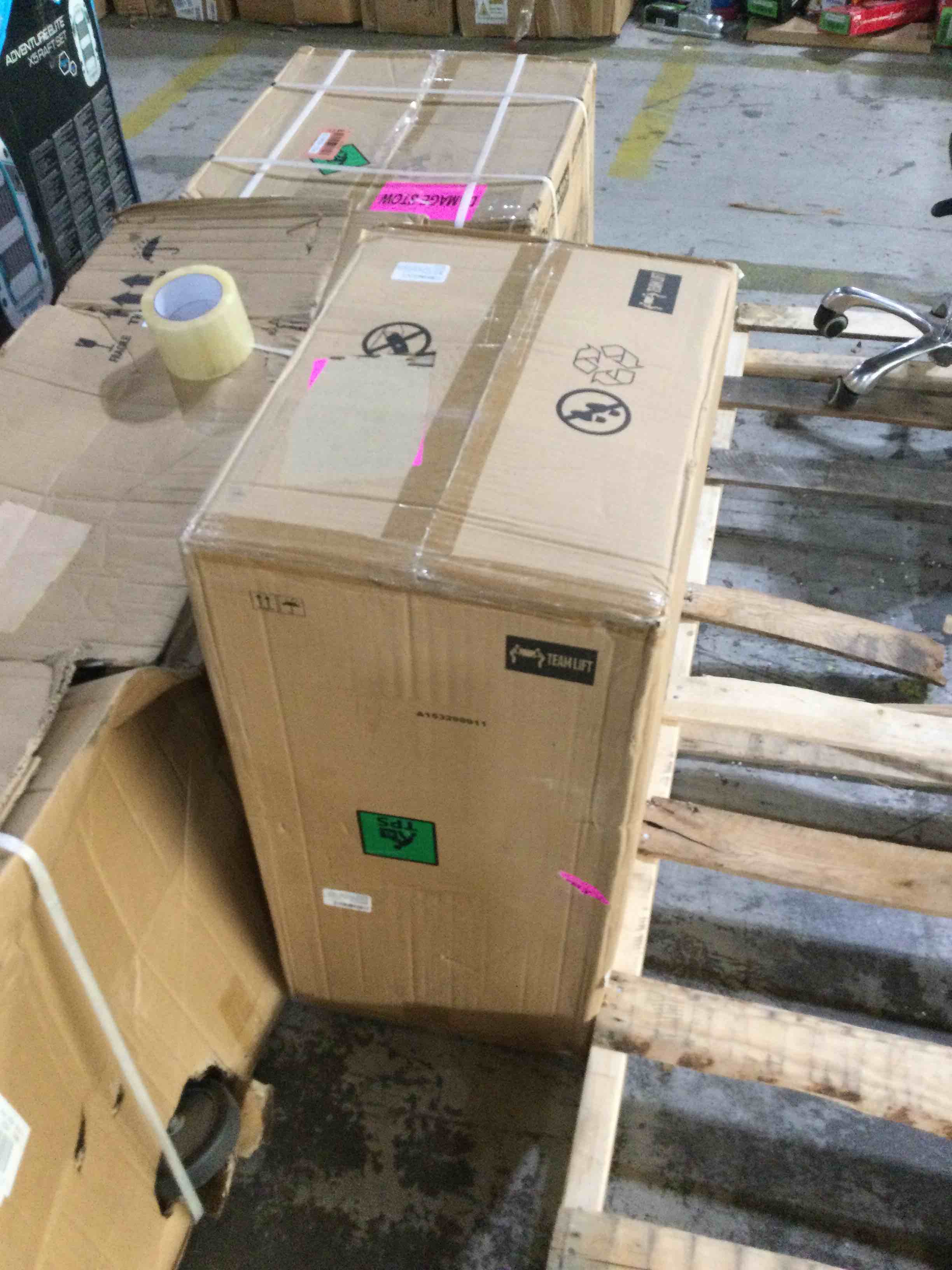 https://s3.amazonaws.com/lotting-images-prod/bidfta/RED4594231_1694037986083.jpeg