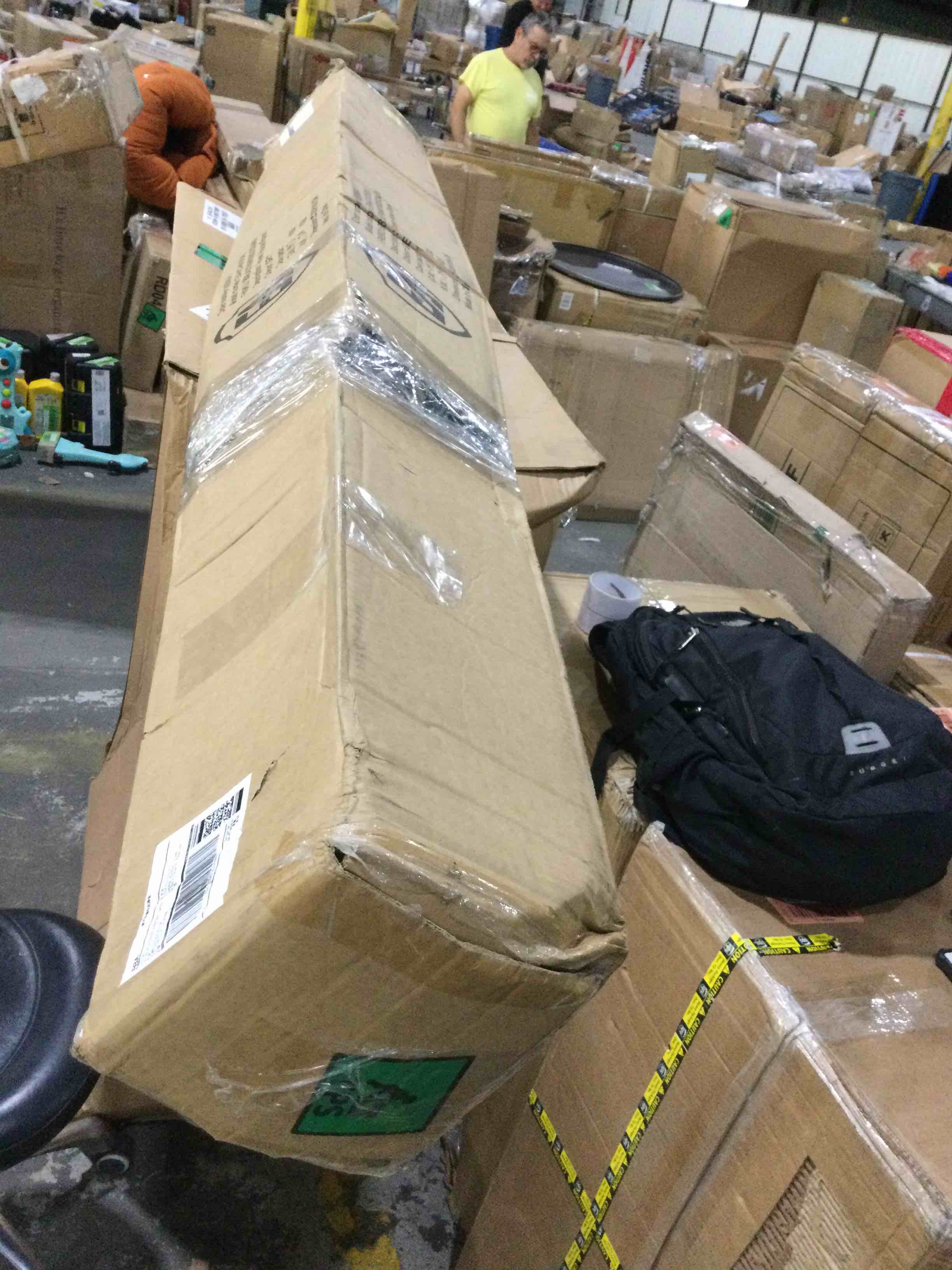 https://s3.amazonaws.com/lotting-images-prod/bidfta/RED4594429_1694200954396.jpeg