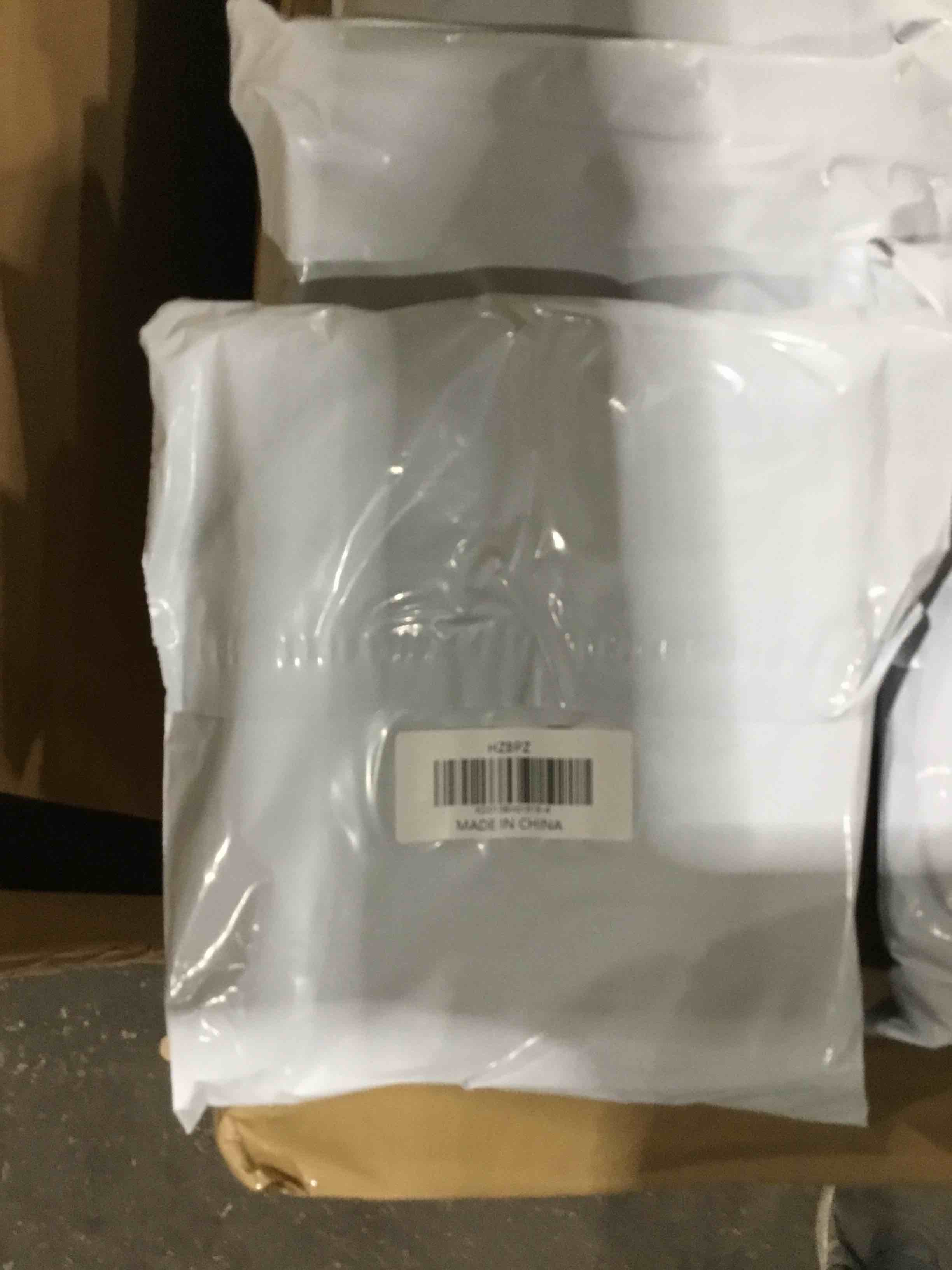https://s3.amazonaws.com/lotting-images-prod/bidfta/RED4594785_1695652854045.jpeg