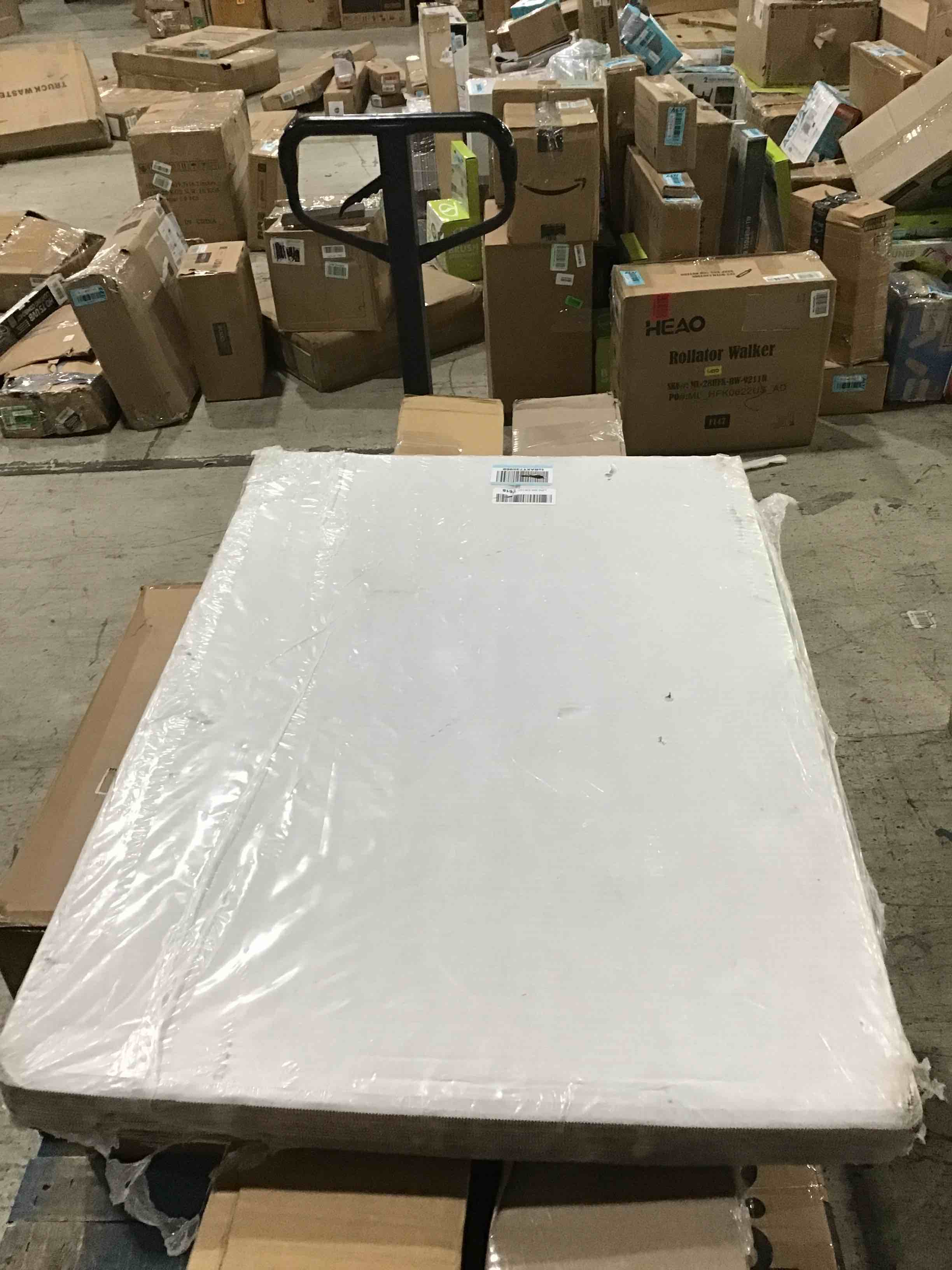 https://s3.amazonaws.com/lotting-images-prod/bidfta/RED4595545_1685117999634.jpeg