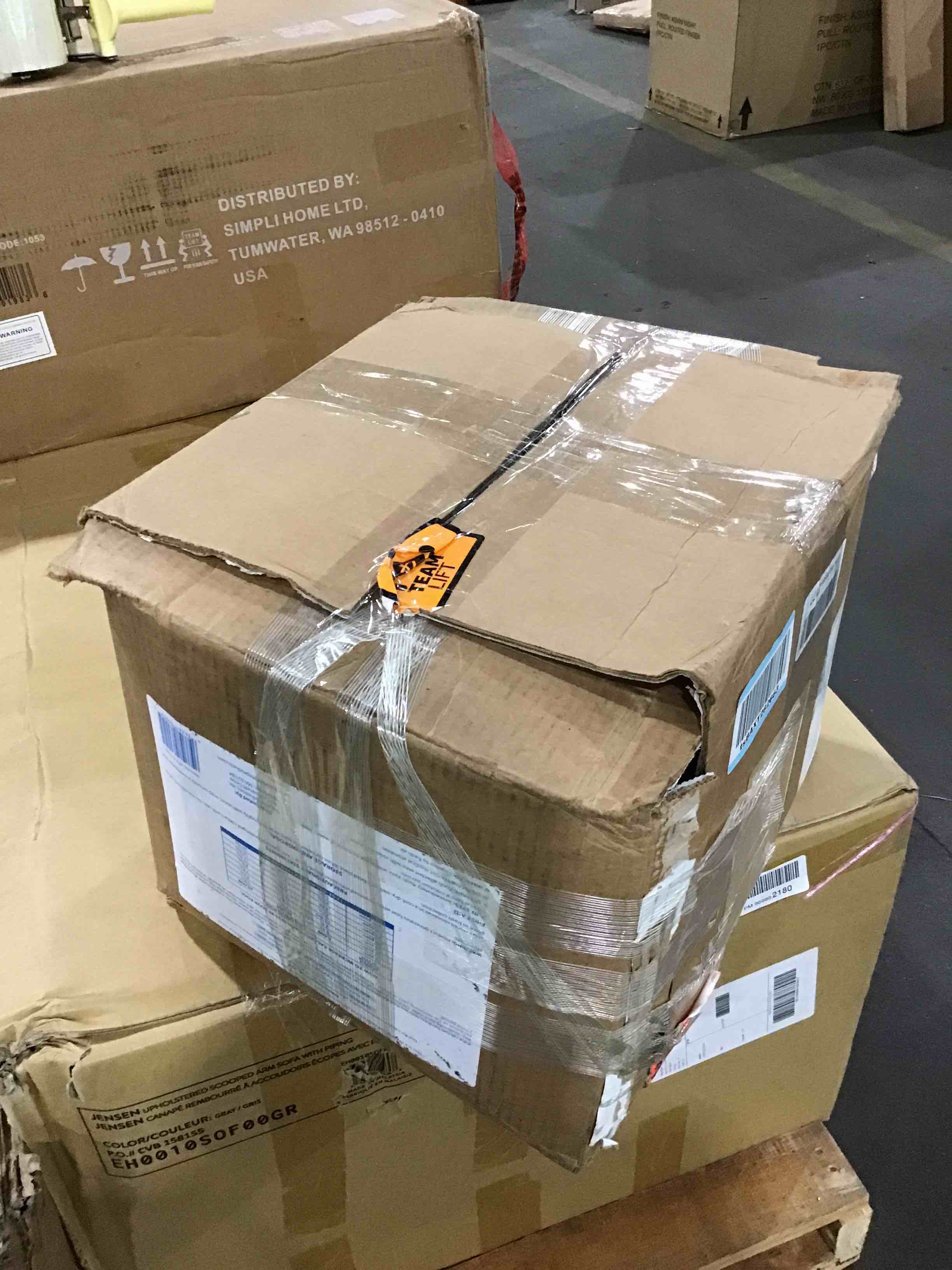 https://s3.amazonaws.com/lotting-images-prod/bidfta/RED4596929_1687278622079.jpeg