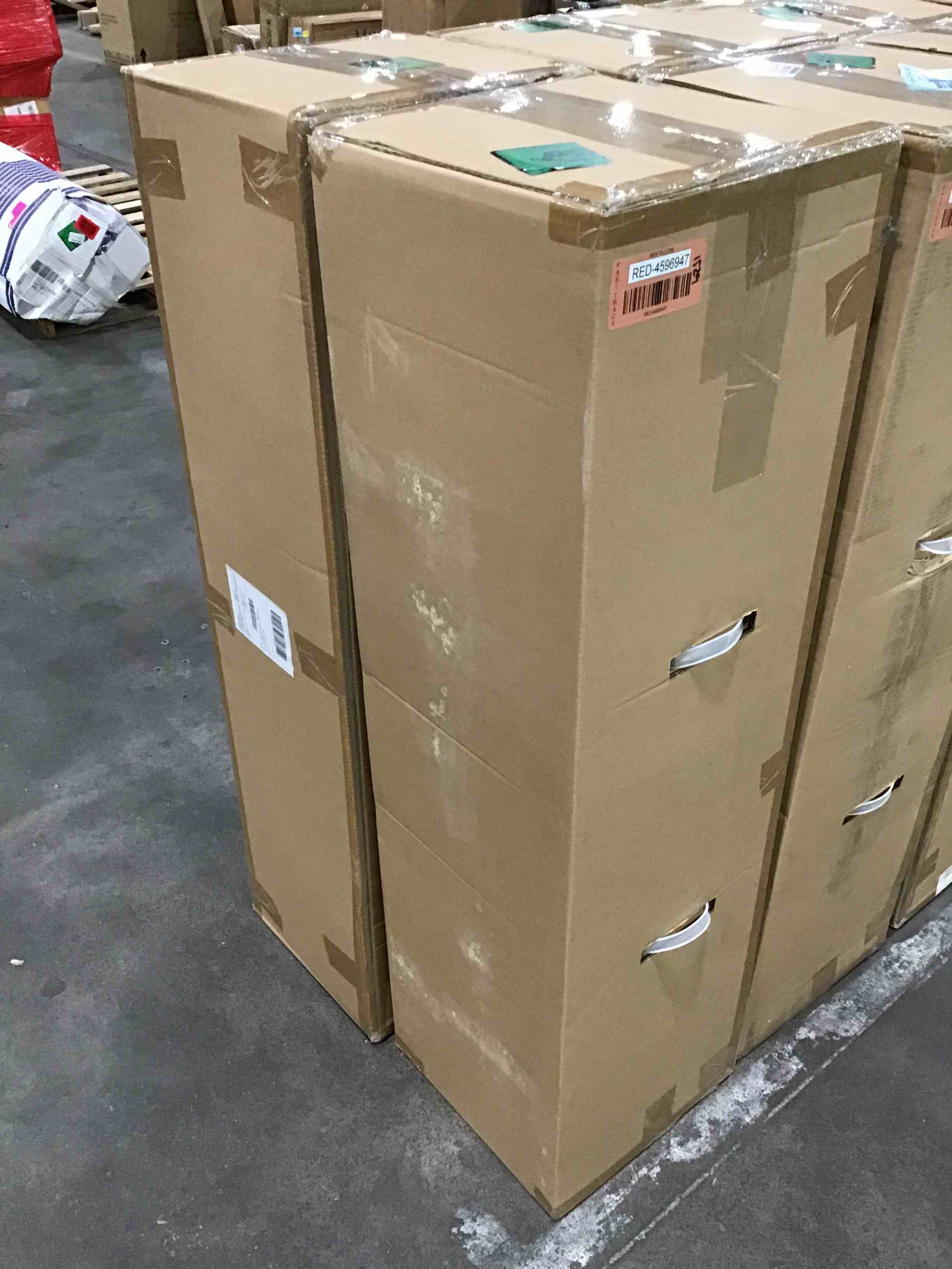https://s3.amazonaws.com/lotting-images-prod/bidfta/RED4596945_1687276732551.jpeg