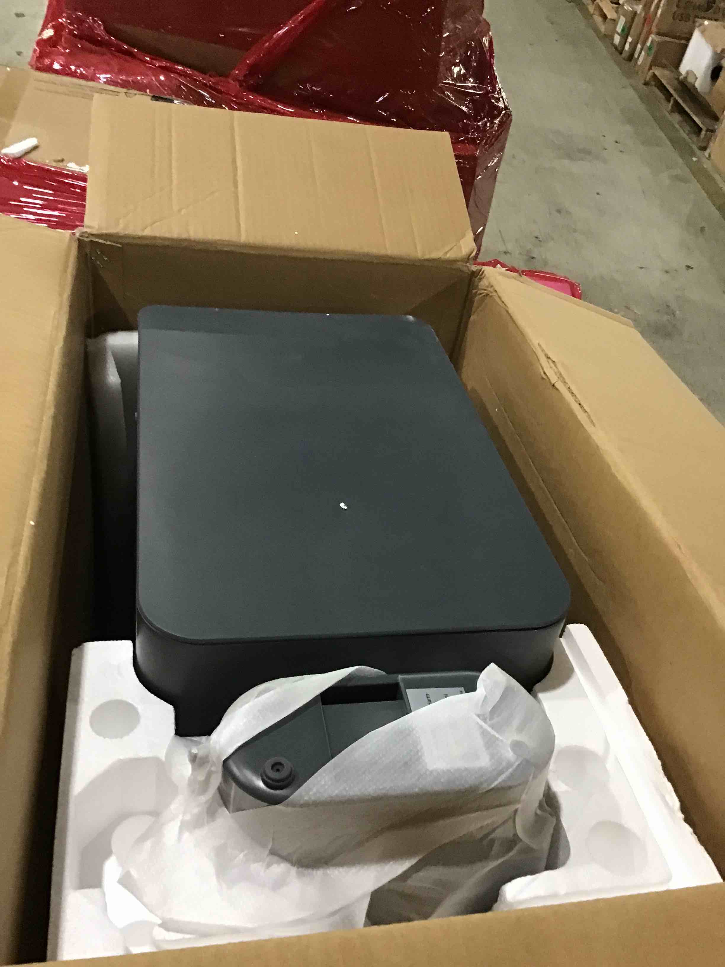 https://s3.amazonaws.com/lotting-images-prod/bidfta/RED4596997_1687199706826.jpeg