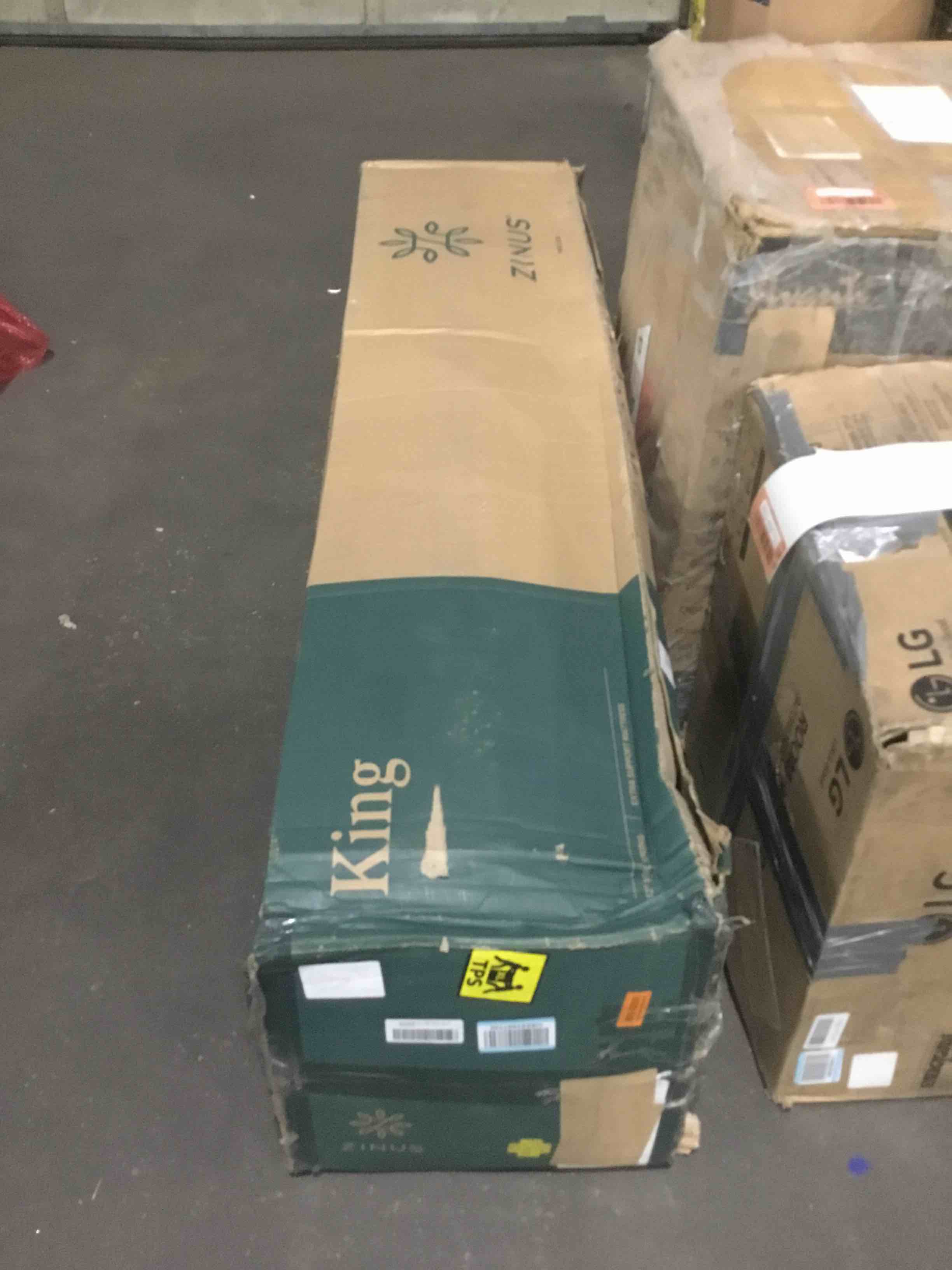 https://s3.amazonaws.com/lotting-images-prod/bidfta/RED4597713_1689605165883.jpeg