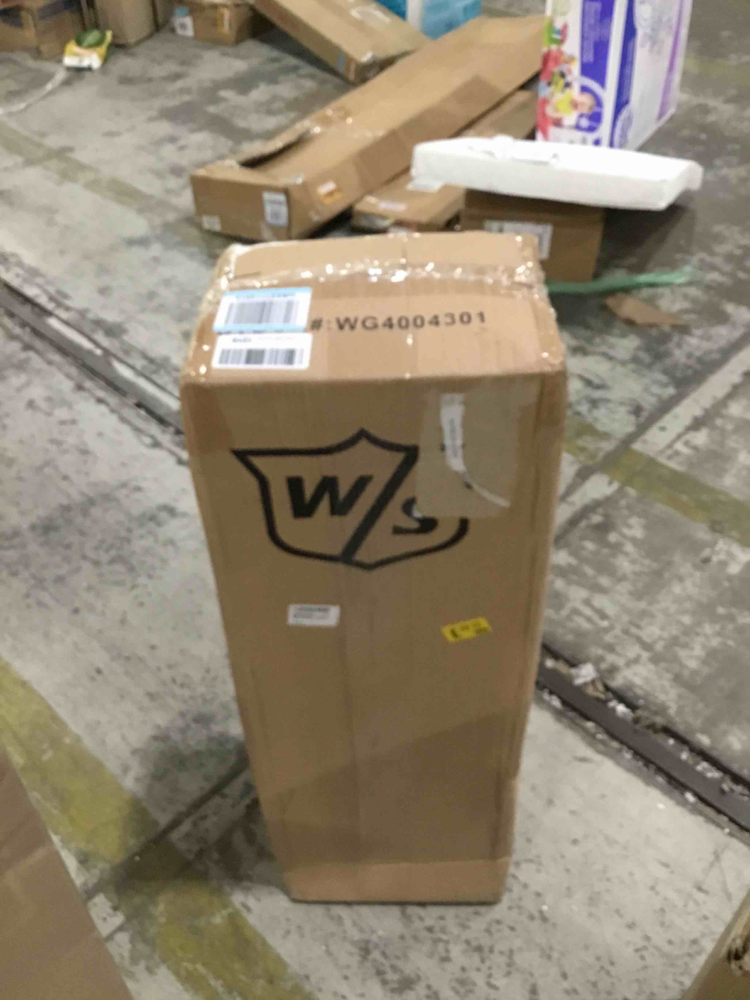 https://s3.amazonaws.com/lotting-images-prod/bidfta/RED4599545_1695132135925.jpeg