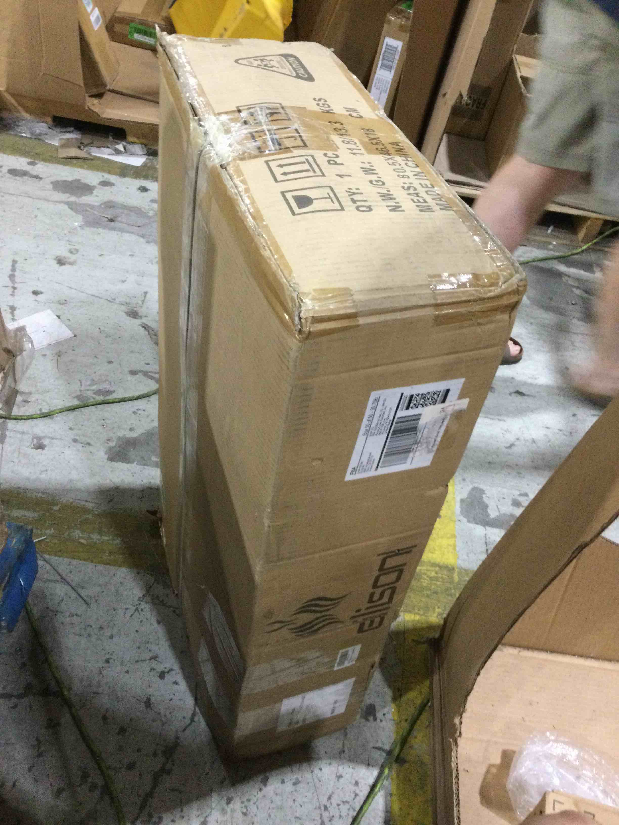 https://s3.amazonaws.com/lotting-images-prod/bidfta/RED4601350_1688755467768.jpeg