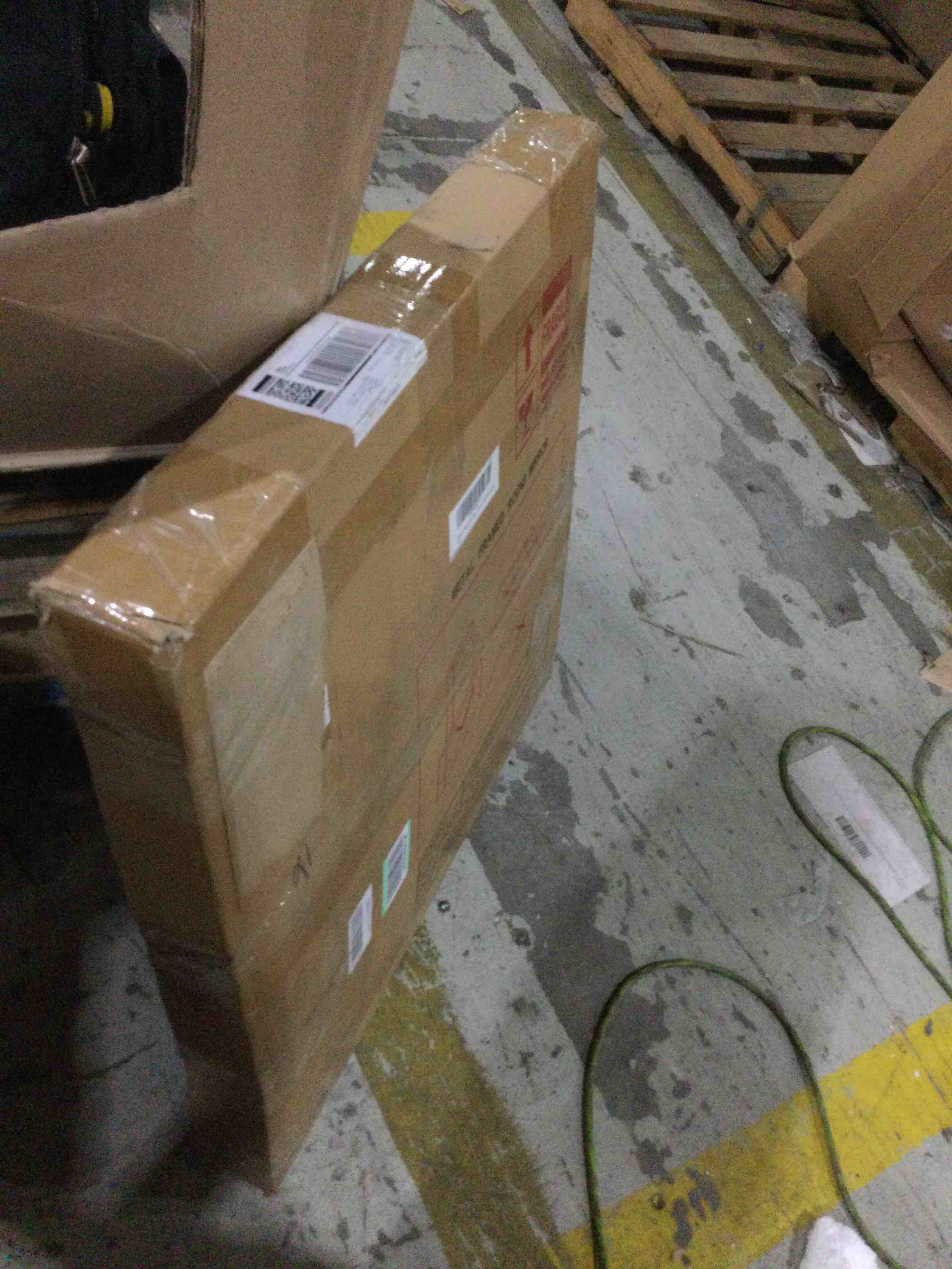 https://s3.amazonaws.com/lotting-images-prod/bidfta/RED4601417_1689004338232.jpeg