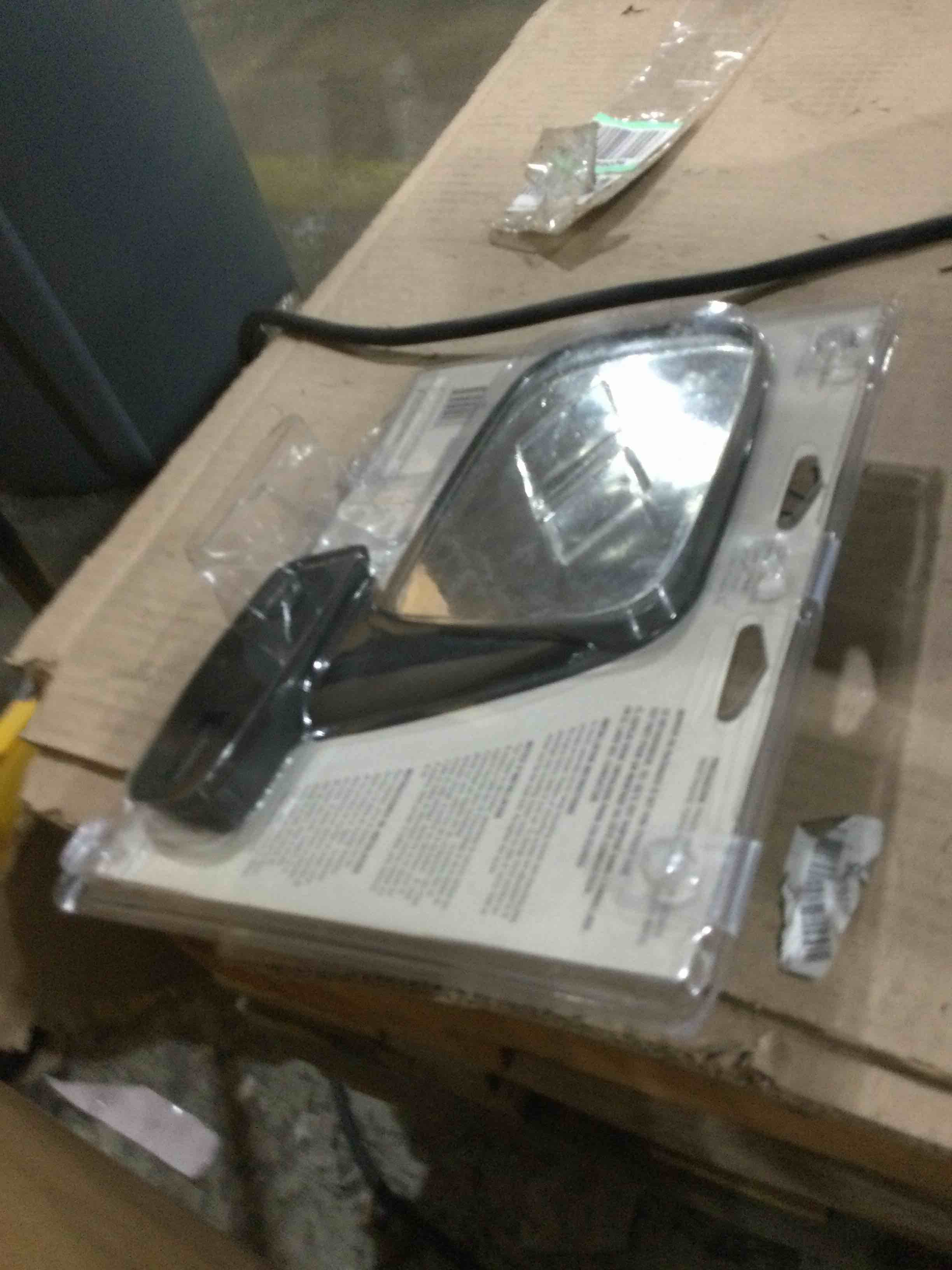 https://s3.amazonaws.com/lotting-images-prod/bidfta/RED4601717_1689019506095.jpeg