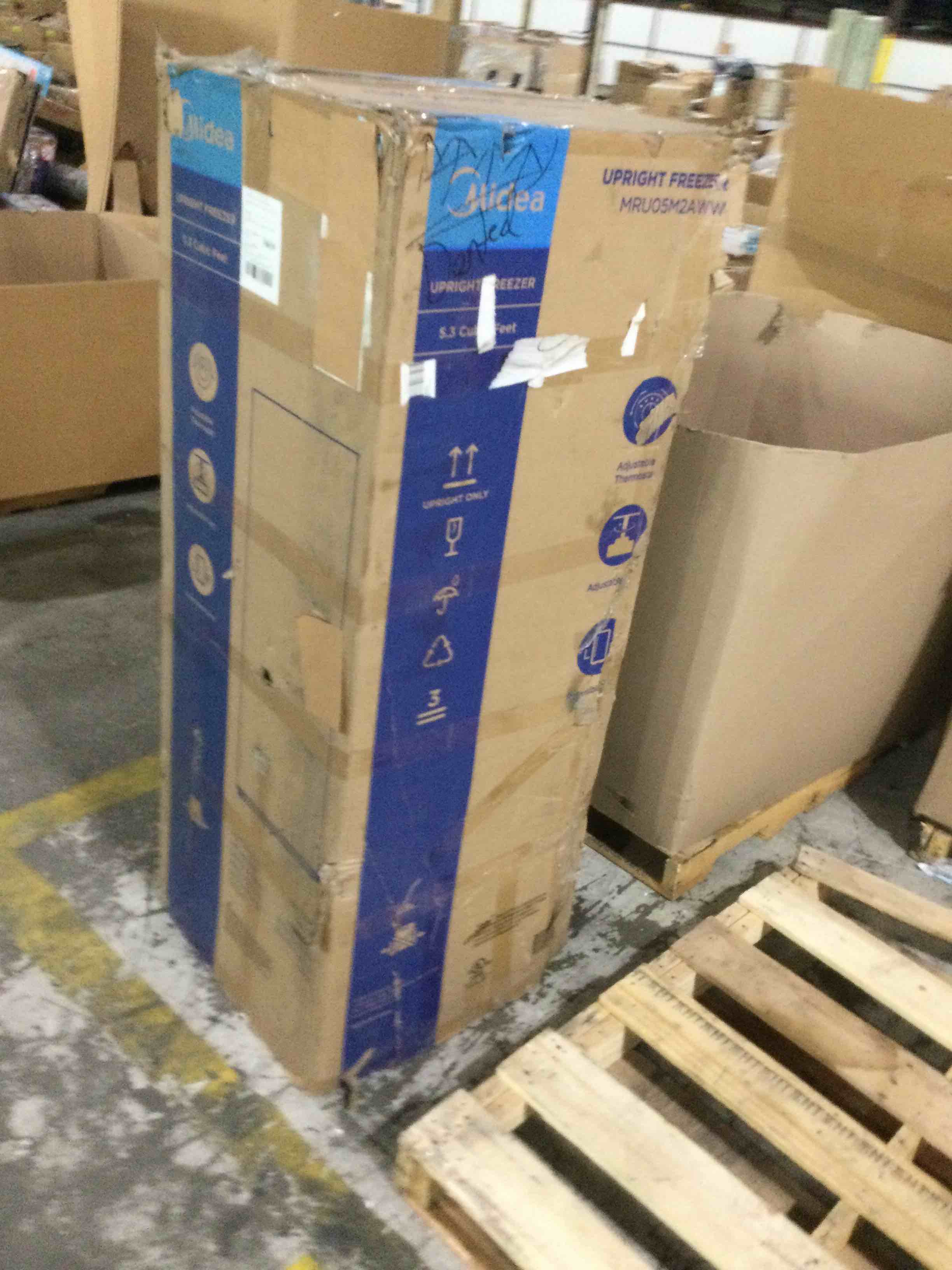 https://s3.amazonaws.com/lotting-images-prod/bidfta/RED4601730_1689021722428.jpeg