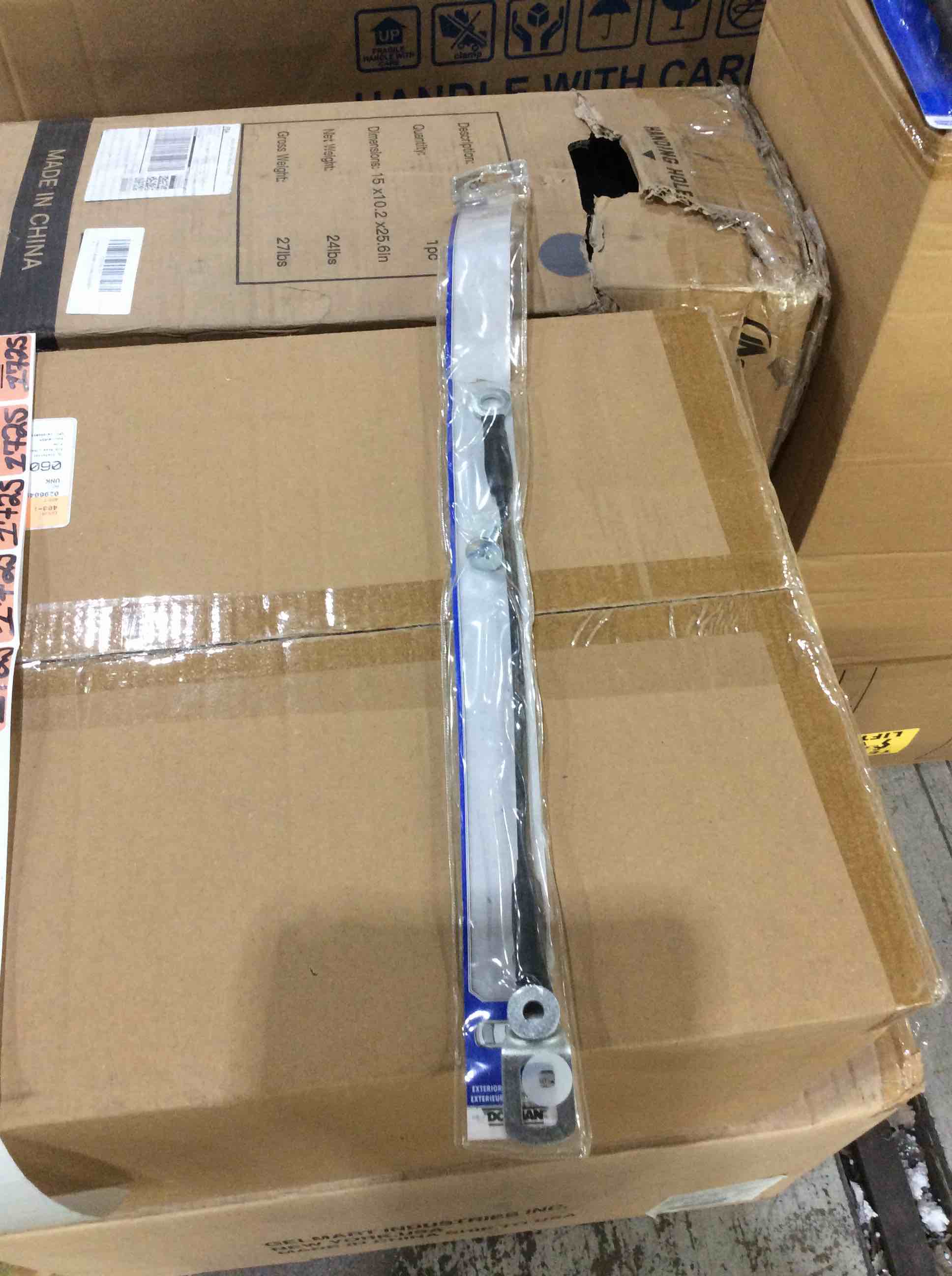https://s3.amazonaws.com/lotting-images-prod/bidfta/RED4602203_1689714236427.jpeg