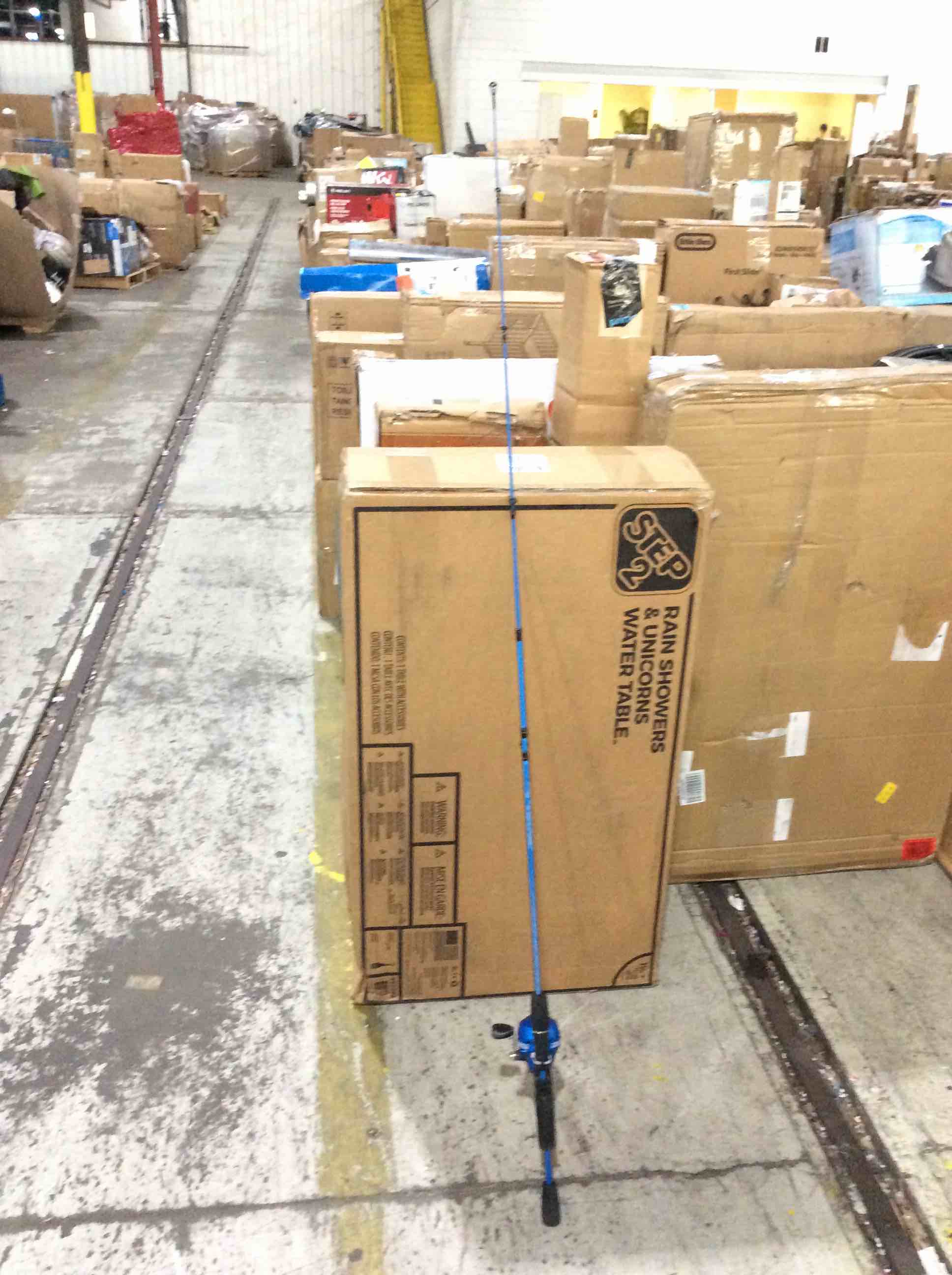 https://s3.amazonaws.com/lotting-images-prod/bidfta/RED4602268_1689960344976.jpeg