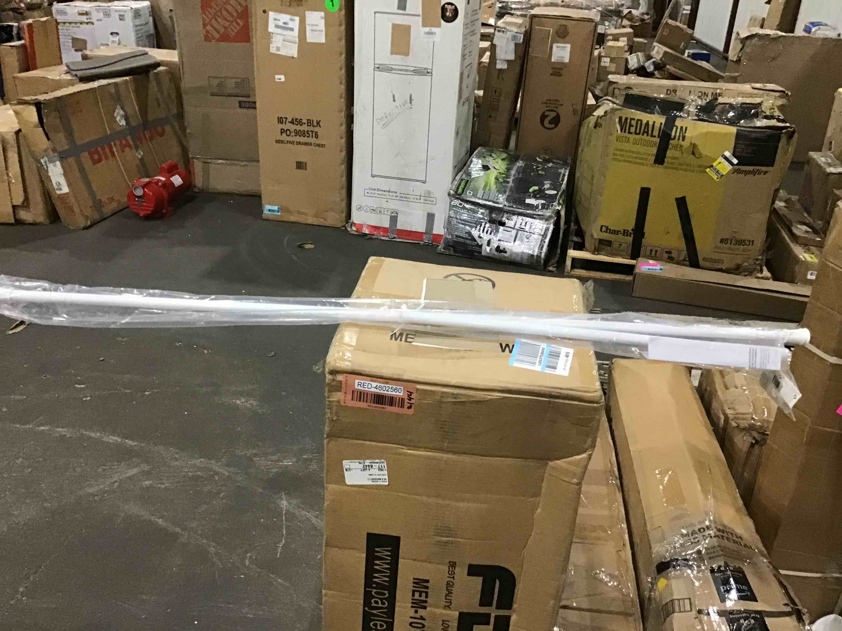 https://s3.amazonaws.com/lotting-images-prod/bidfta/RED4602553_1693500112795.jpeg