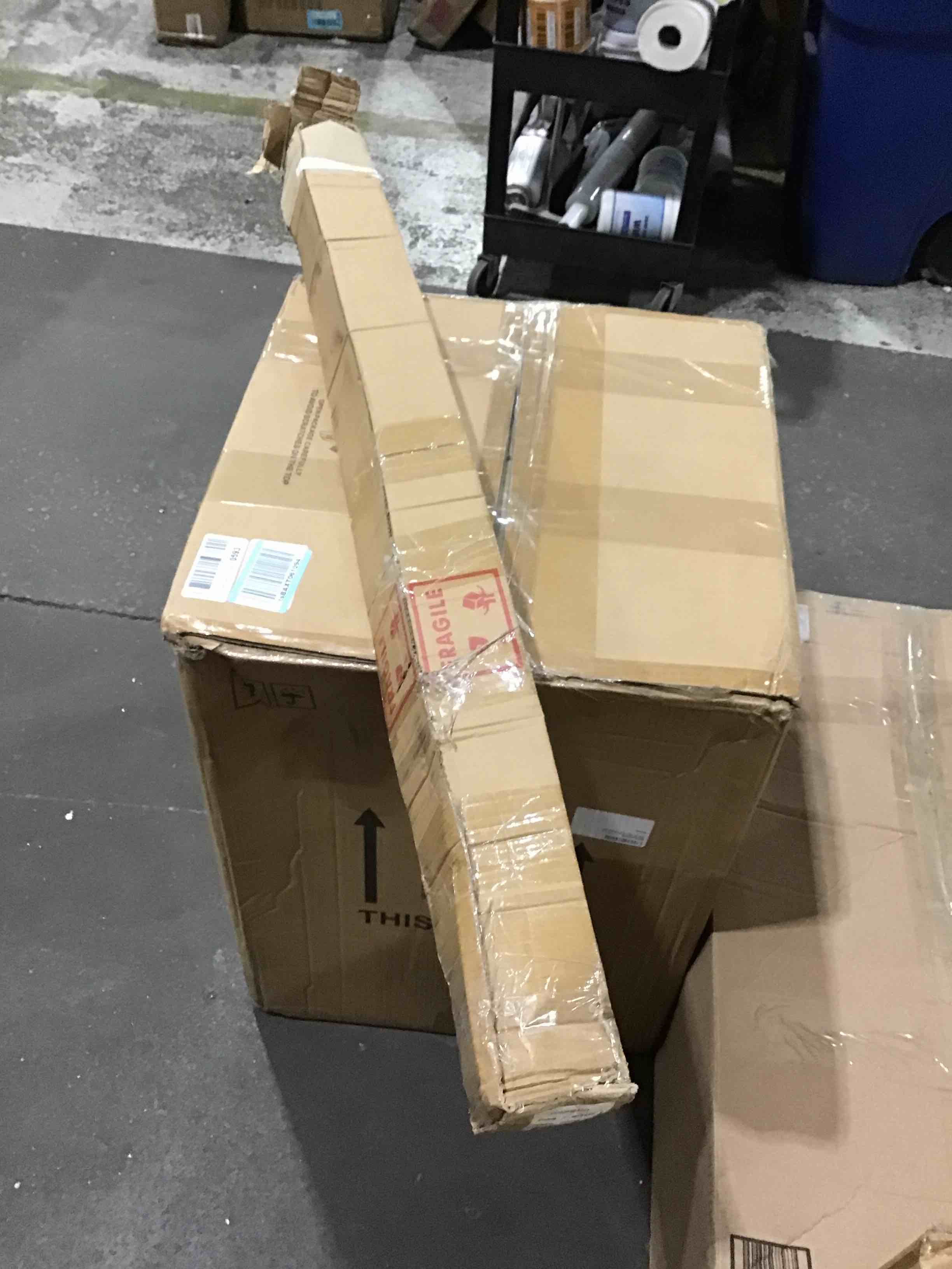 https://s3.amazonaws.com/lotting-images-prod/bidfta/RED4602795_1694012790969.jpeg