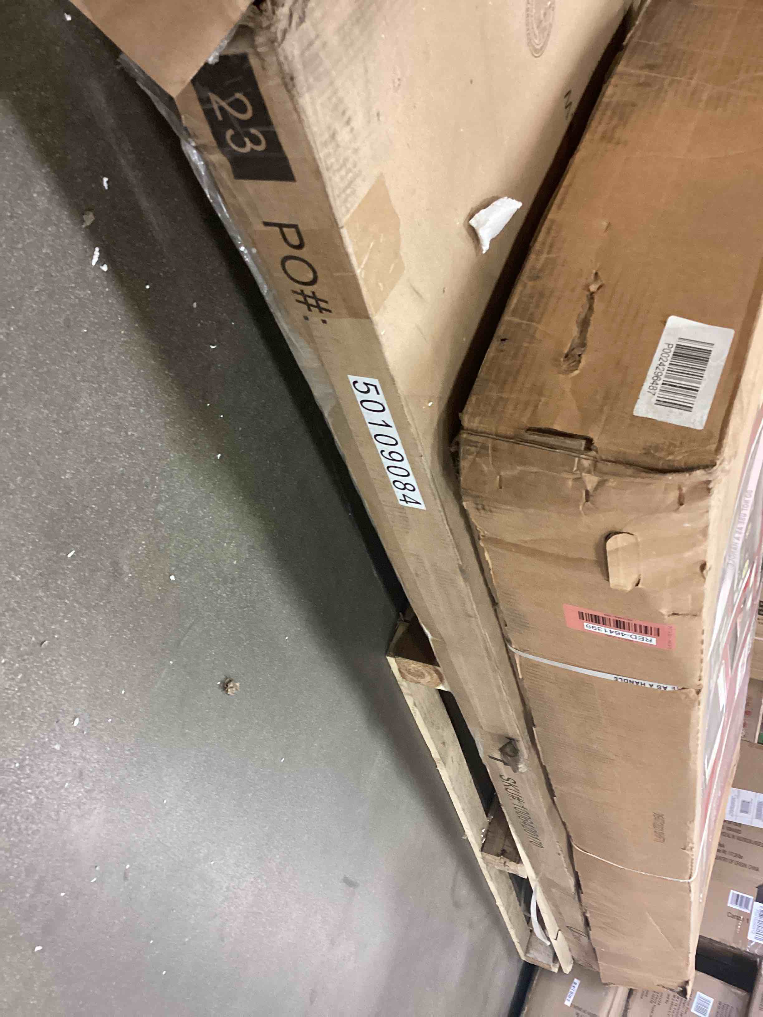 https://s3.amazonaws.com/lotting-images-prod/bidfta/RED4641400_1686144324637.jpeg