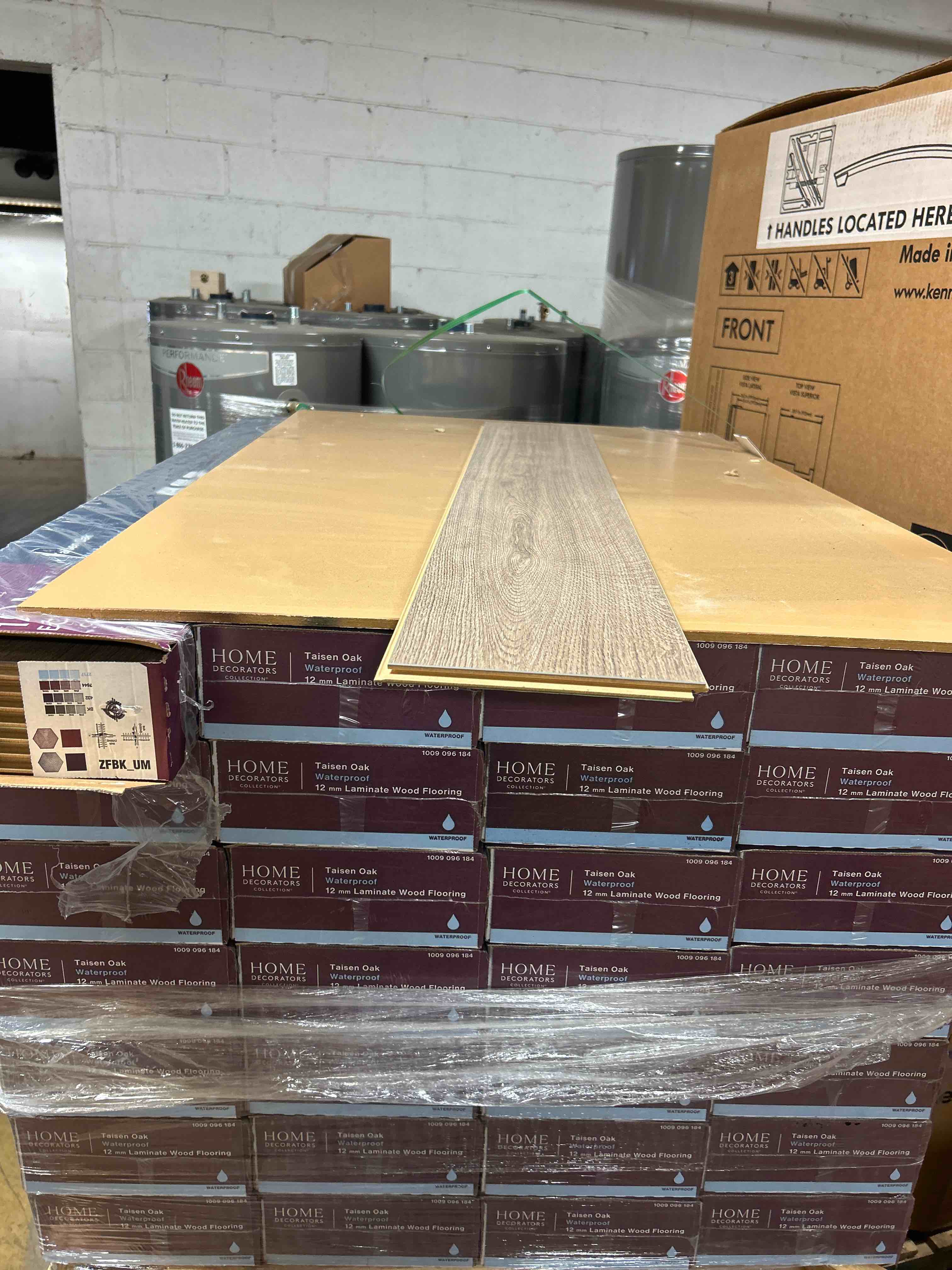 28 boxes 12 mm Taisen oak laminate flooring 644 ft.² total your bid per sq ft