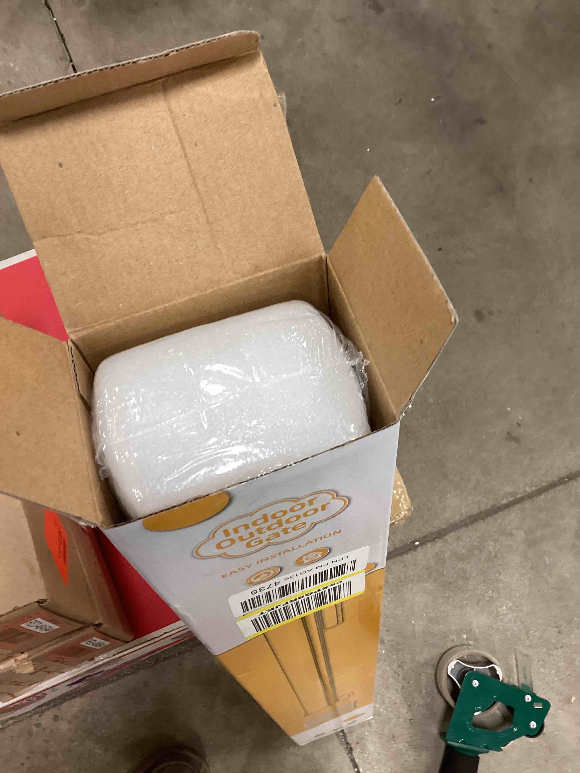https://s3.amazonaws.com/lotting-images-prod/bidfta/RED4645945_1689687555563.jpeg