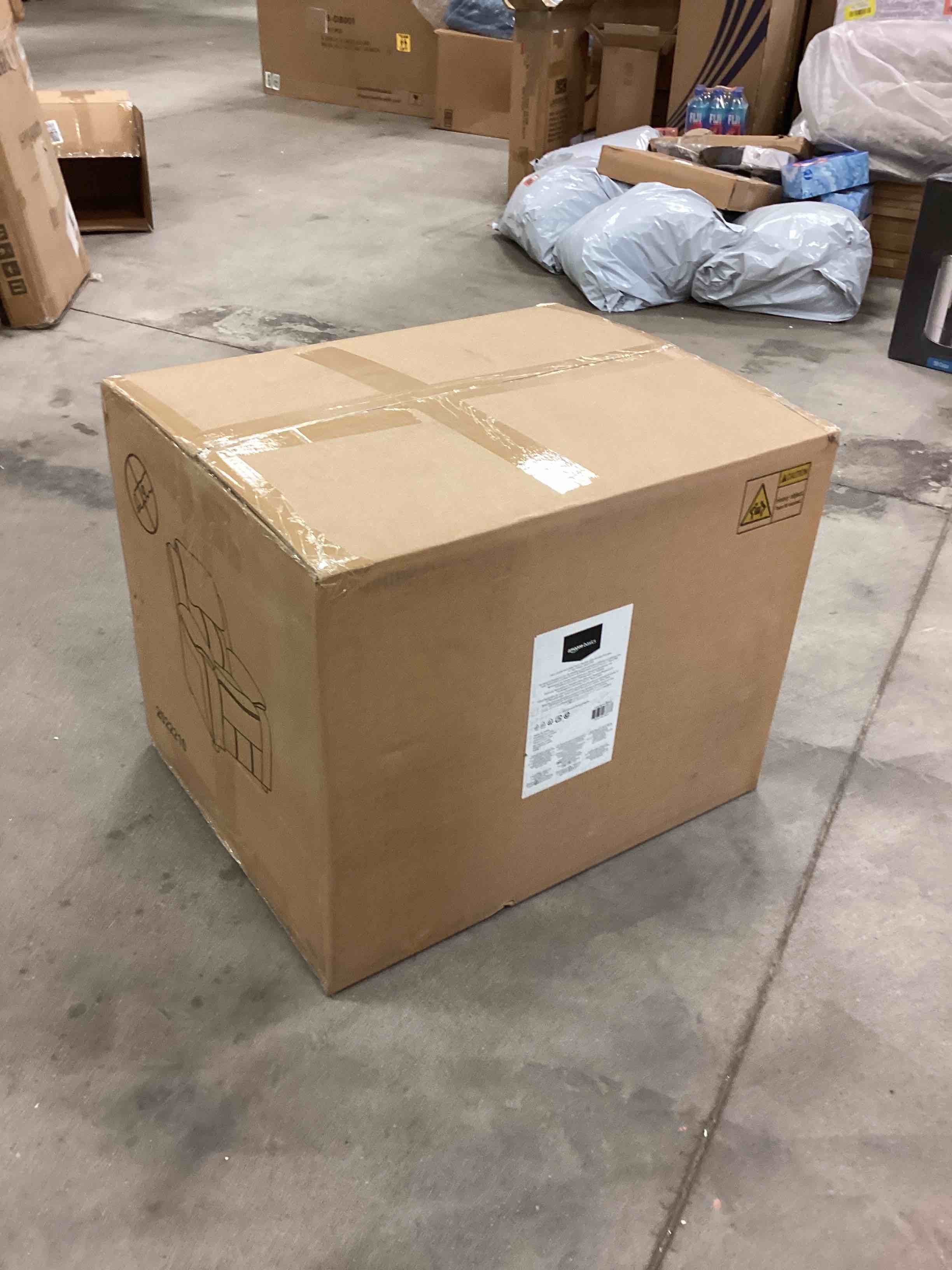 https://s3.amazonaws.com/lotting-images-prod/bidfta/RED4649813_1683221909143.jpeg