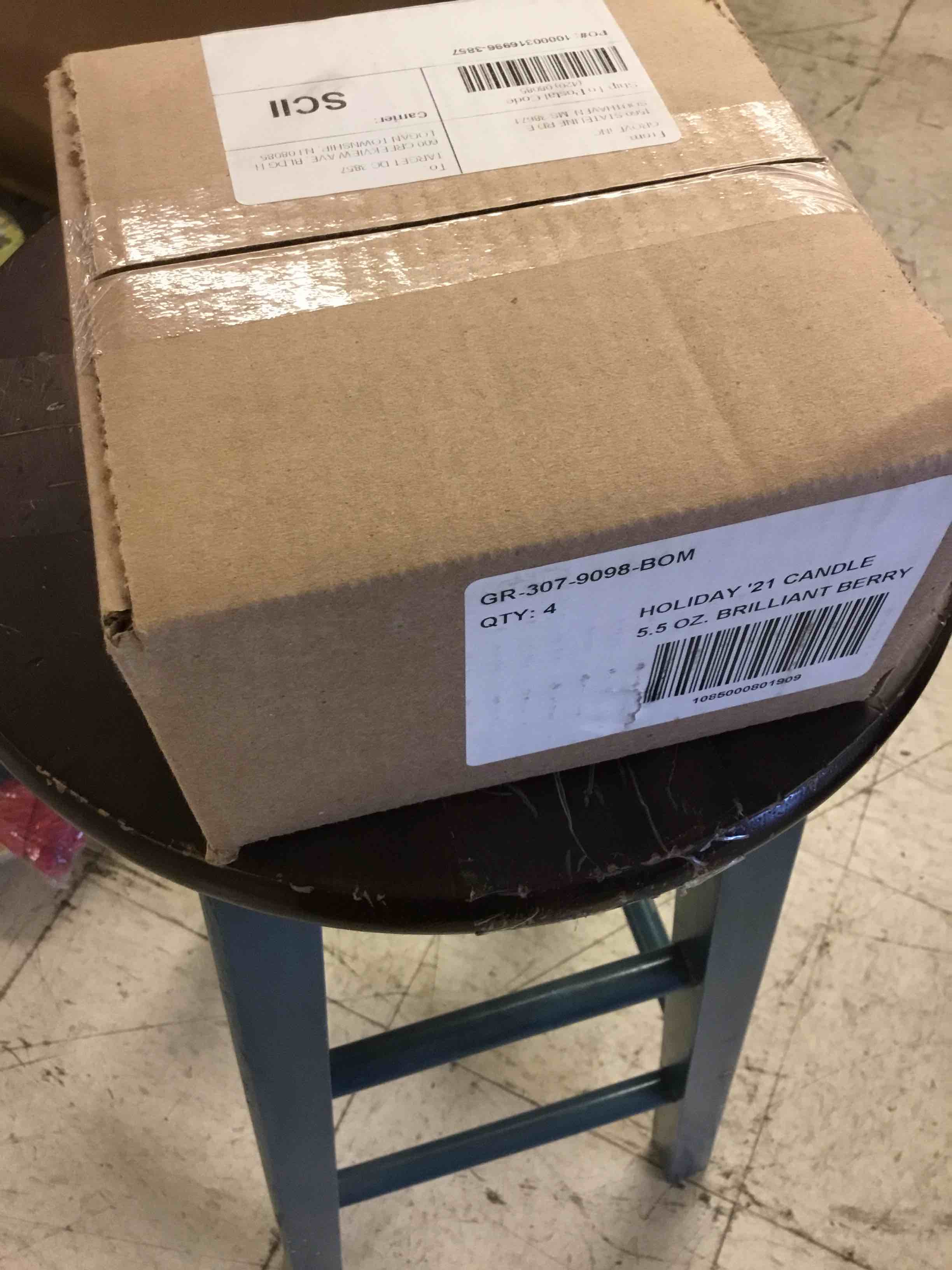 https://s3.amazonaws.com/lotting-images-prod/bidfta/RED4700329_1689191852008.jpeg