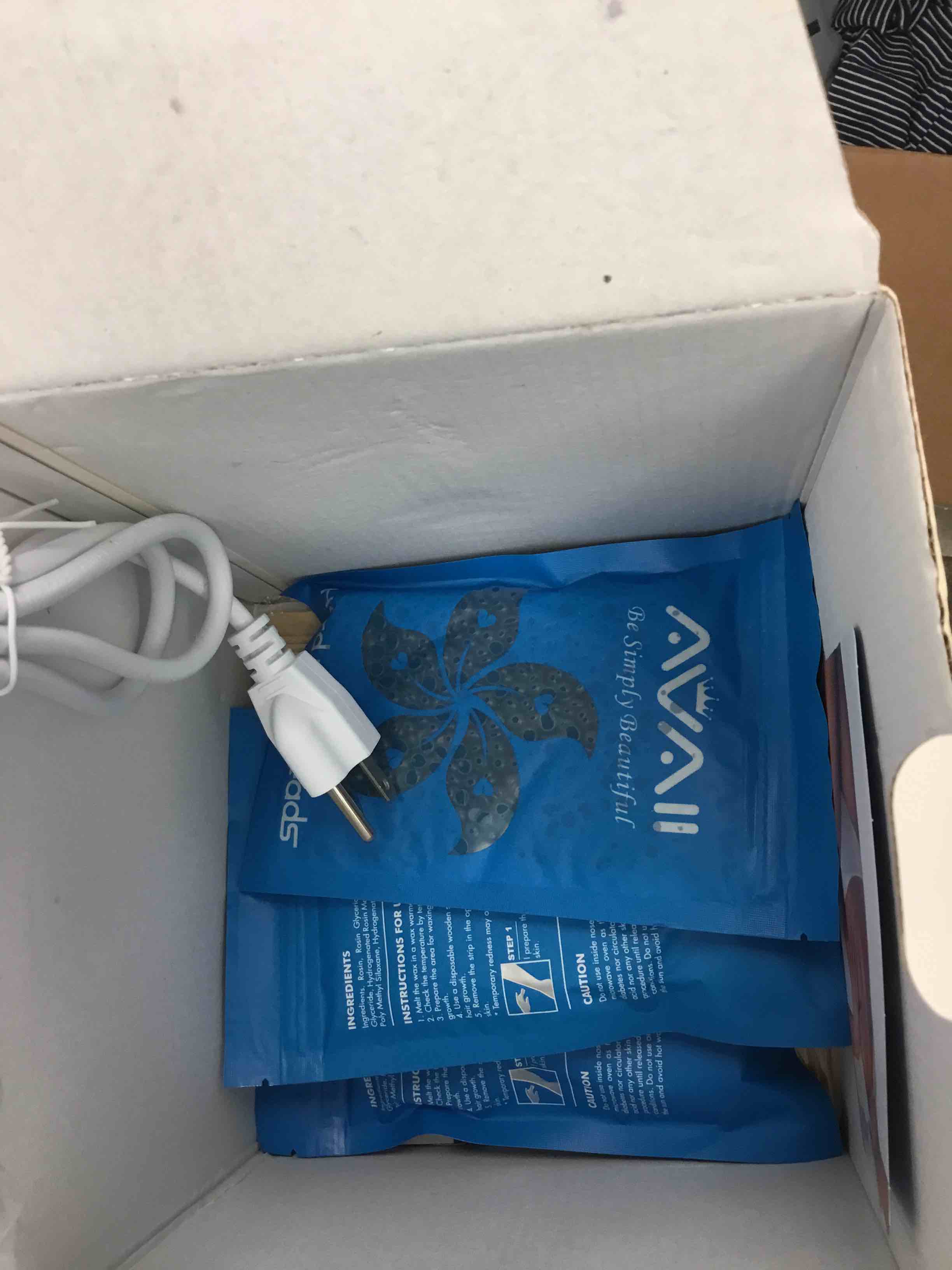 https://s3.amazonaws.com/lotting-images-prod/bidfta/RED4701870_1691092707344.jpeg
