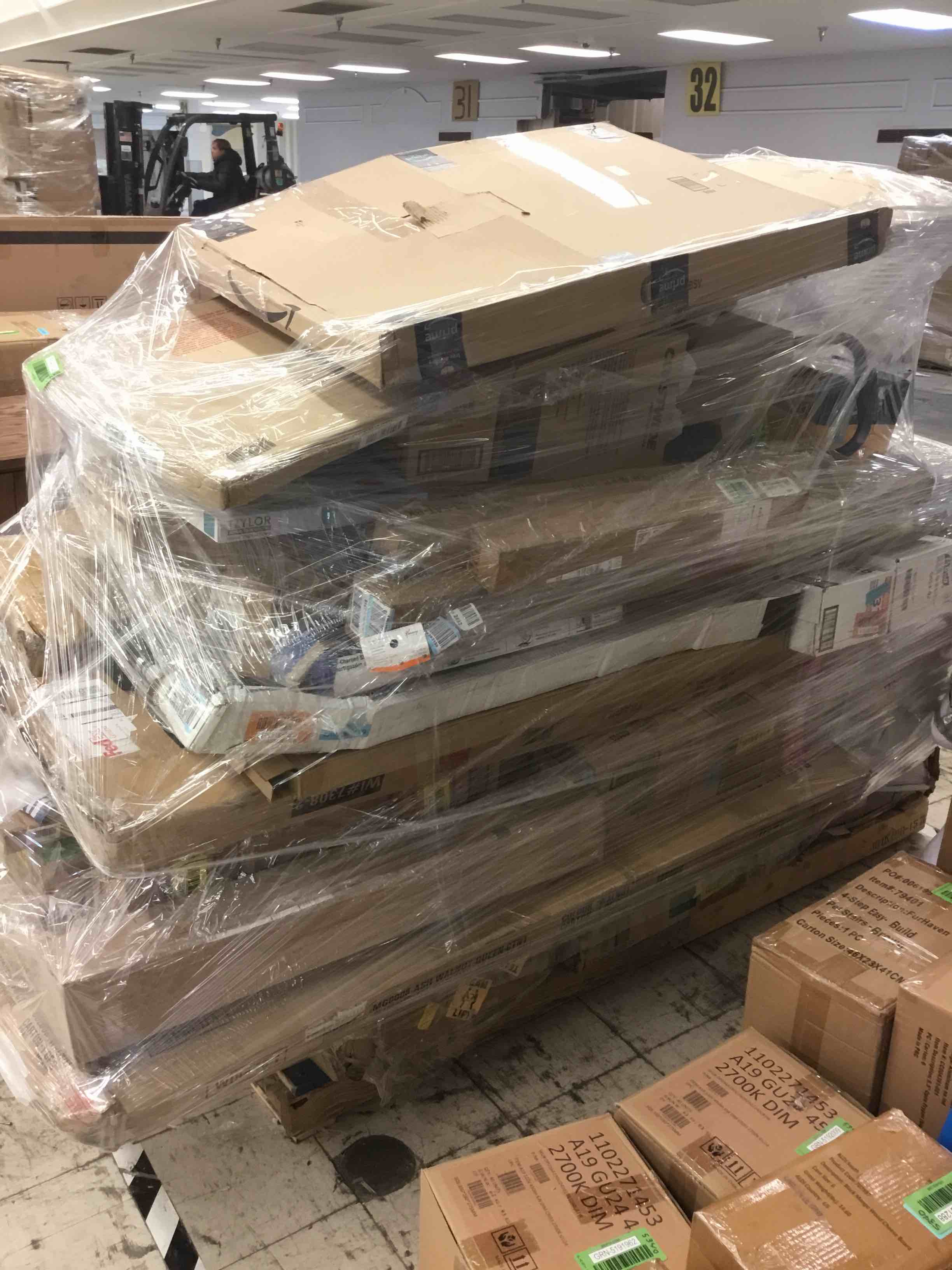 https://s3.amazonaws.com/lotting-images-prod/bidfta/RED4703416_1703262744212.jpeg
