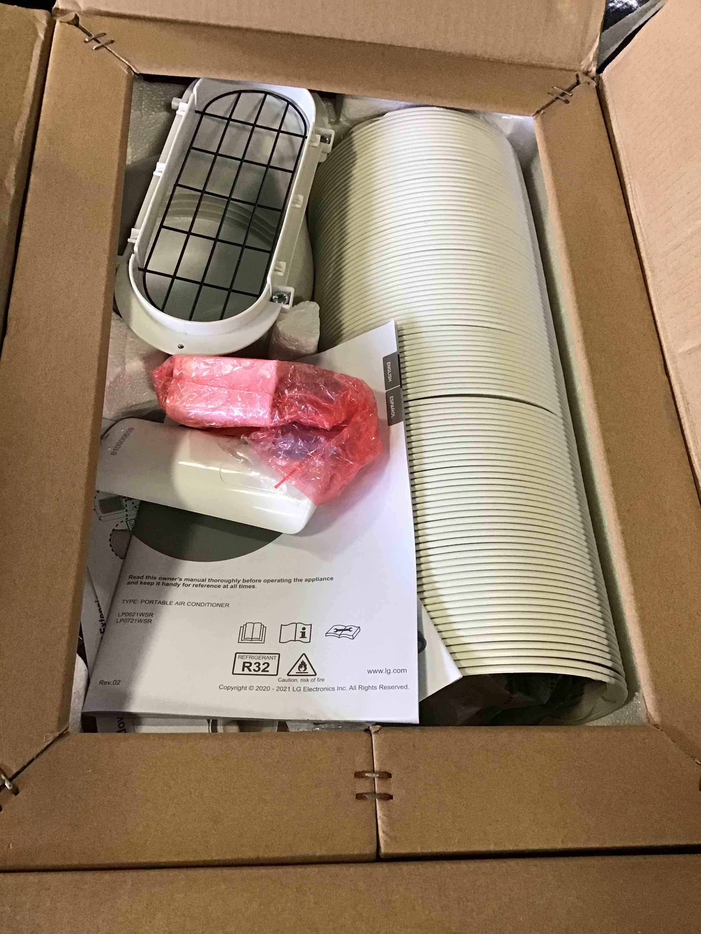 https://s3.amazonaws.com/lotting-images-prod/bidfta/RED4715016_1684436396751.jpeg