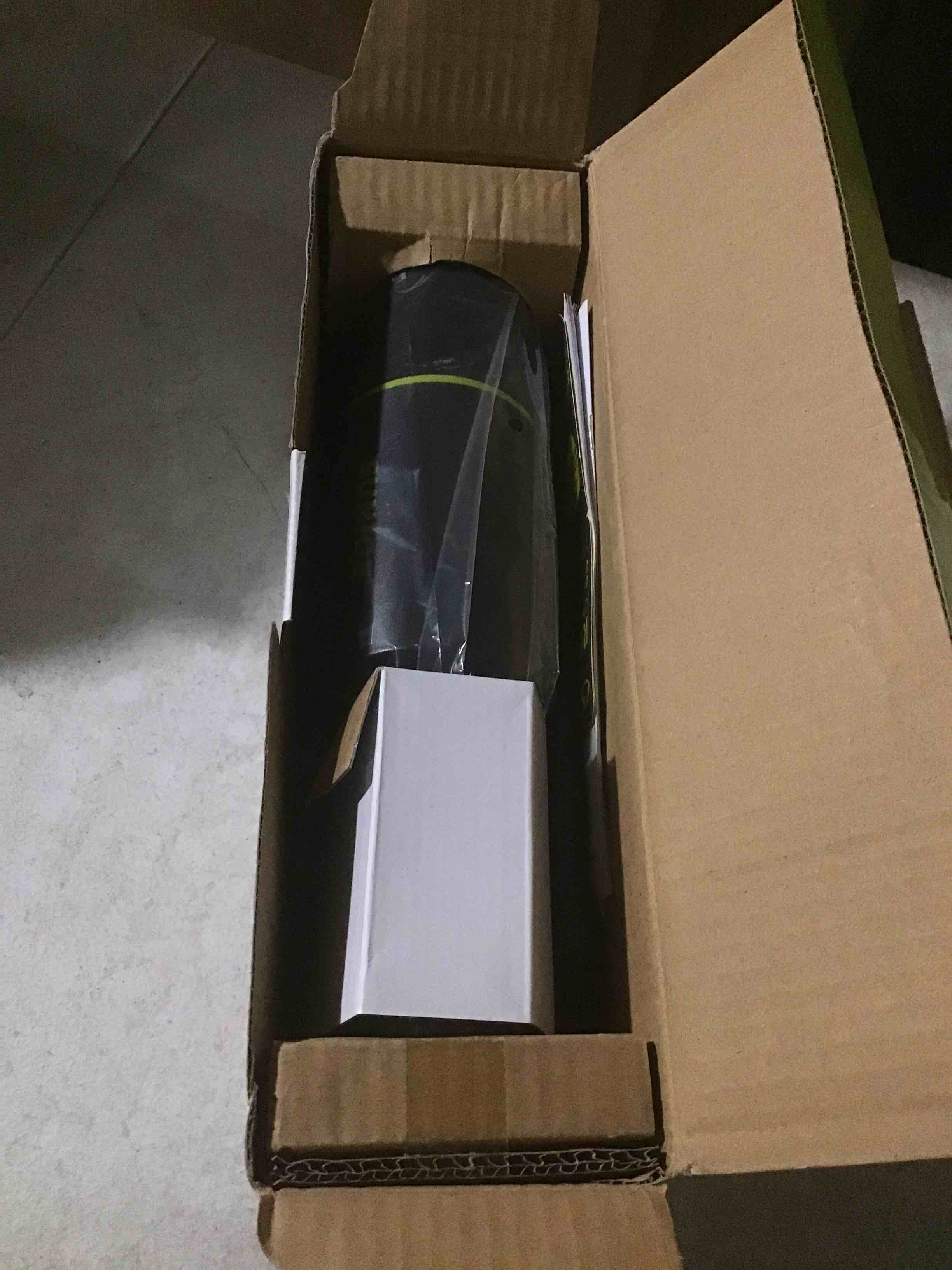 https://s3.amazonaws.com/lotting-images-prod/bidfta/RED4727687_1685020389787.jpeg